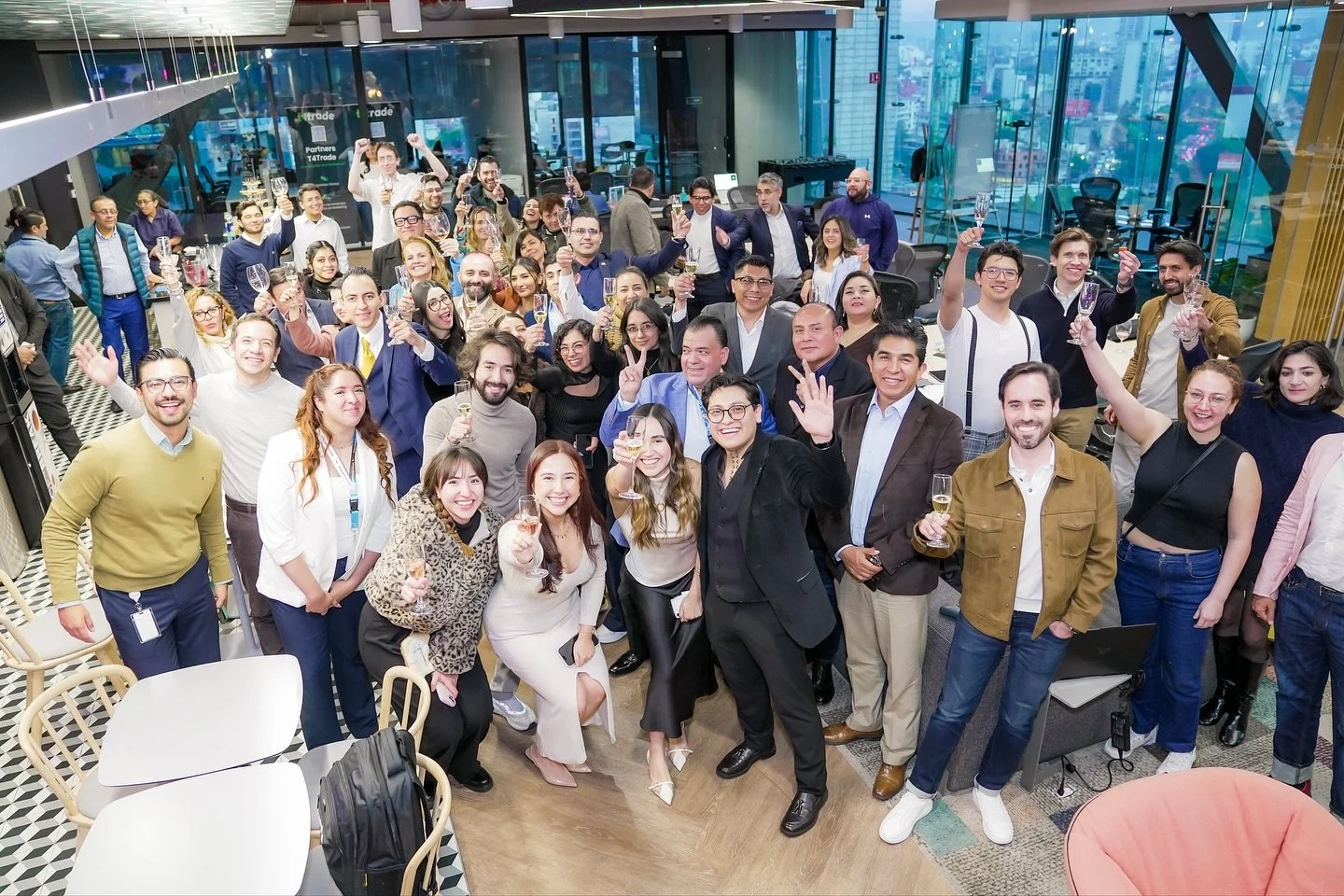 🥂✨ Celebramos 6 a&ntilde;os de IOS OFFICES Chapultepec Uno.
Una tarde llena de jazz en vivo 🎷, vino 🍷 y conexiones que hacen crecer nuestra comunidad.

Gracias a nuestros socios por ser parte de esta historia y acompa&ntilde;arnos en cada cap&iacu