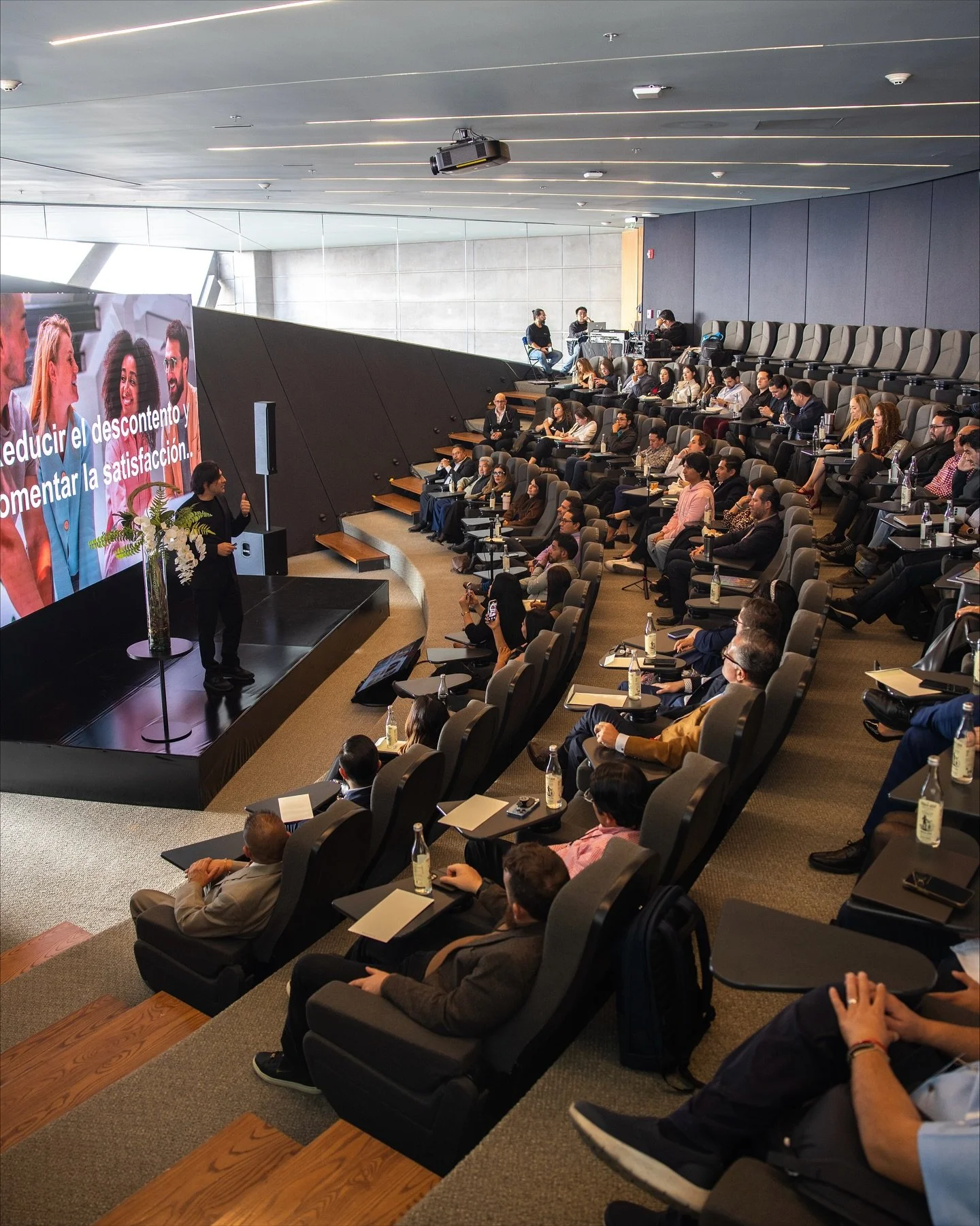Un poco de lo que se vivi&oacute; ayer en el IOS Network Summit 2025: It&rsquo;s All About Finance 💼

Un d&iacute;a lleno de aprendizaje, grandes charlas y la final de Un Espacio Para M&eacute;xico, celebrando el talento y la innovaci&oacute;n de nu