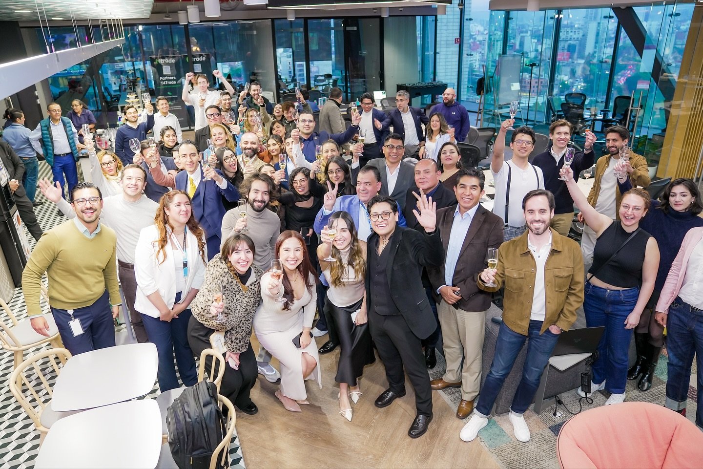🥂✨ Celebramos 6 a&ntilde;os de IOS OFFICES Chapultepec Uno.
Una tarde llena de jazz en vivo 🎷, vino 🍷 y conexiones que hacen crecer nuestra comunidad.

Gracias a nuestros socios por ser parte de esta historia y acompa&ntilde;arnos en cada cap&iacu