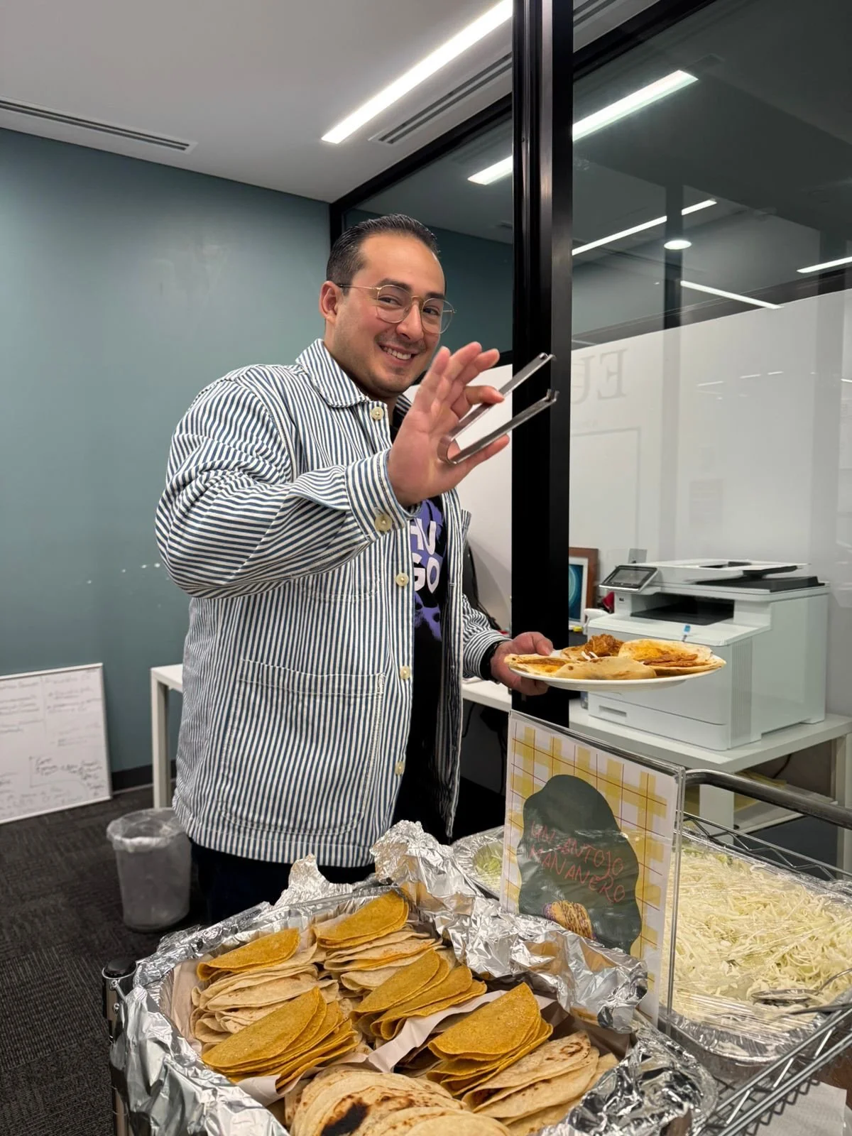Porque el trabajo tambi&eacute;n se disfruta mejor acompa&ntilde;ado. 🌮✨

Hoy fue Taco Wednesday en IOS OFFICES y nuestros centros se llenaron de buen ambiente, risas y tacos reci&eacute;n hechos 🤍😋

As&iacute; se vive la comunidad IOS 🙌