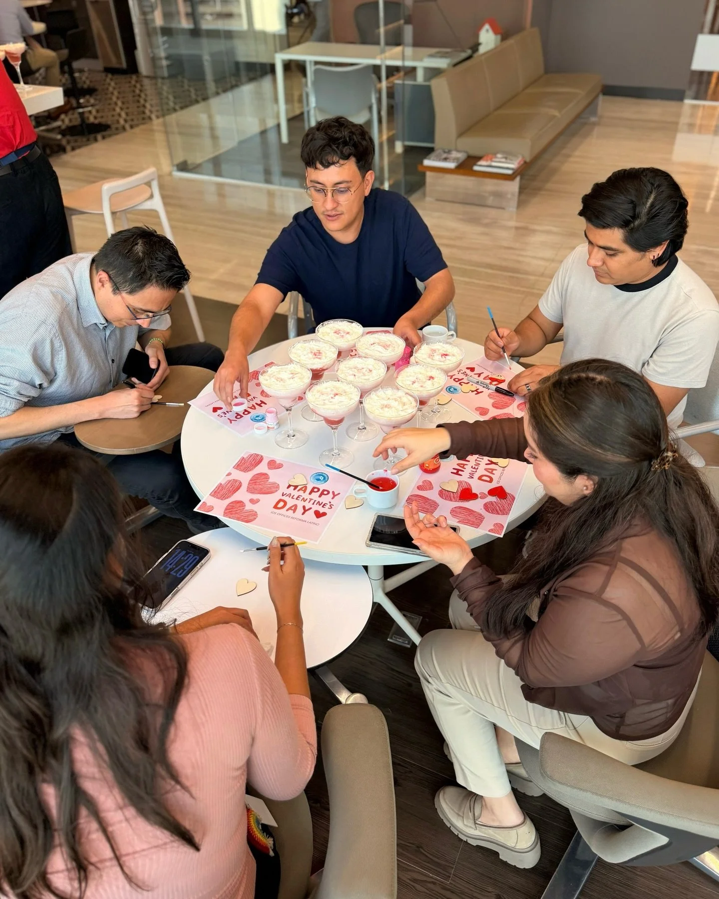 &iquest;Qui&eacute;n dijo que se celebra solo el 14? 💘
En IOS OFFICES ya empezamos a repartir apapachos, sonrisas y momentos que hacen comunidad.

Porque aqu&iacute; el amor se trabaja, se comparte y se multiplica. 💫

#ViveIOS #AmistadEnIOS #LoveAt