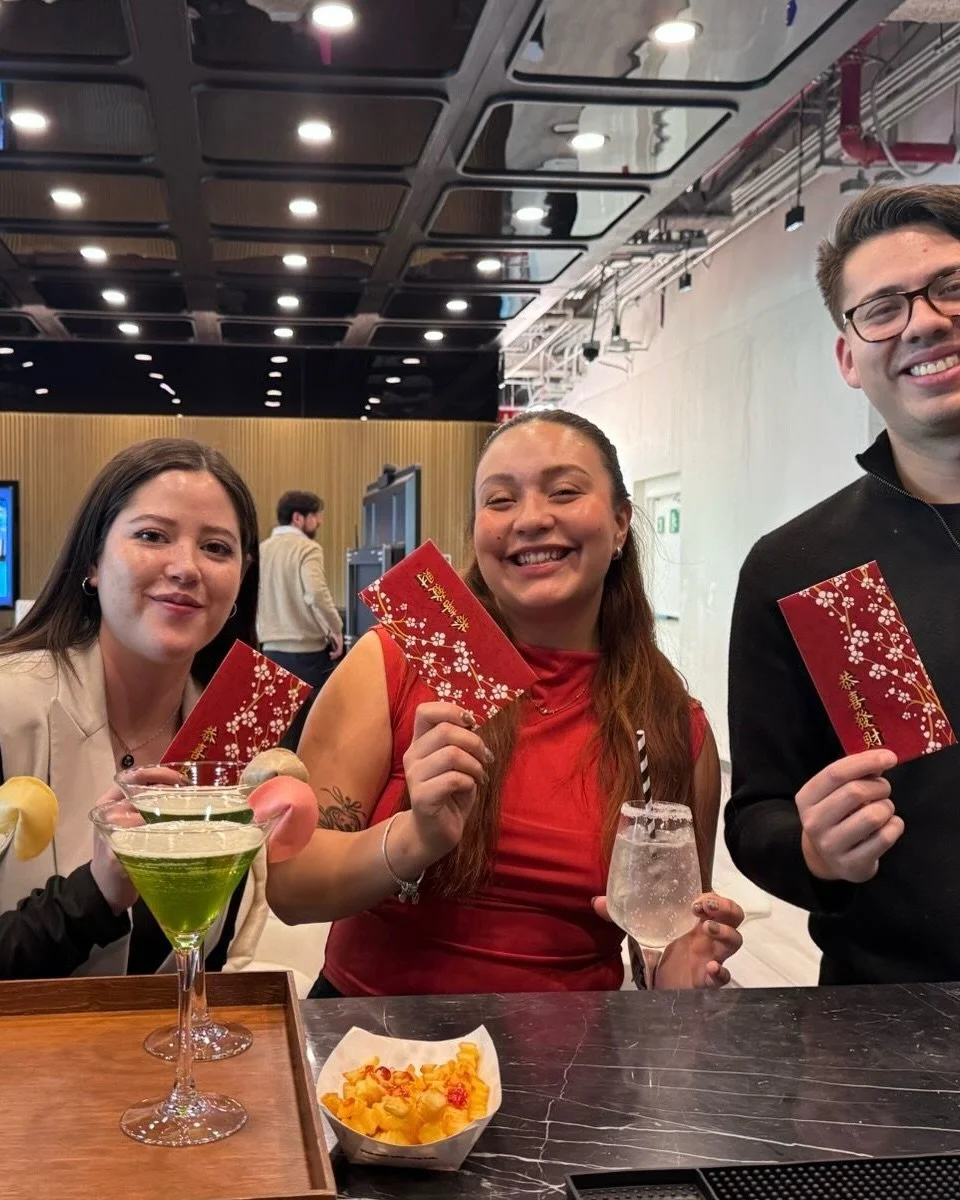 En IOS OFFICES celebramos nuevos comienzos. 🧧✨
As&iacute; recibimos el A&ntilde;o Nuevo Chino: con comunidad y buena energ&iacute;a.
Que este ciclo llegue lleno de prosperidad para todos. 🐎