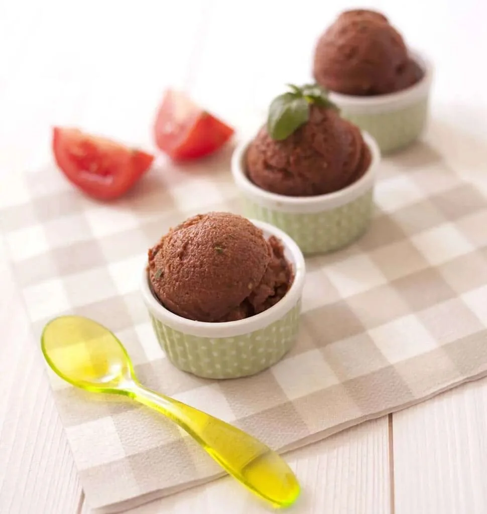 Entrée : Sorbet salé de tomates au basilic