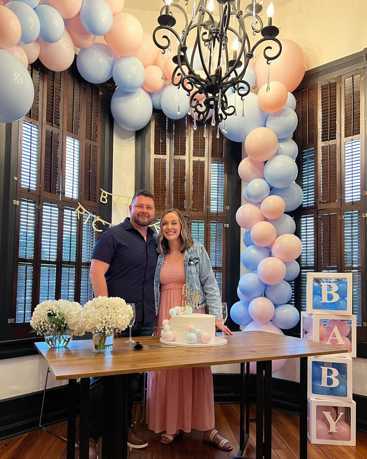 Baby Richmond Gender Reveal 💗💙

We truly have the best friends &amp; family and loved getting to celebrate with them yesterday! 

Can&rsquo;t wait to join the Boy Mom Club this October 🥰

&bull;
&bull;
&bull;
&bull;
&bull;
&bull;
#genderrevealpart