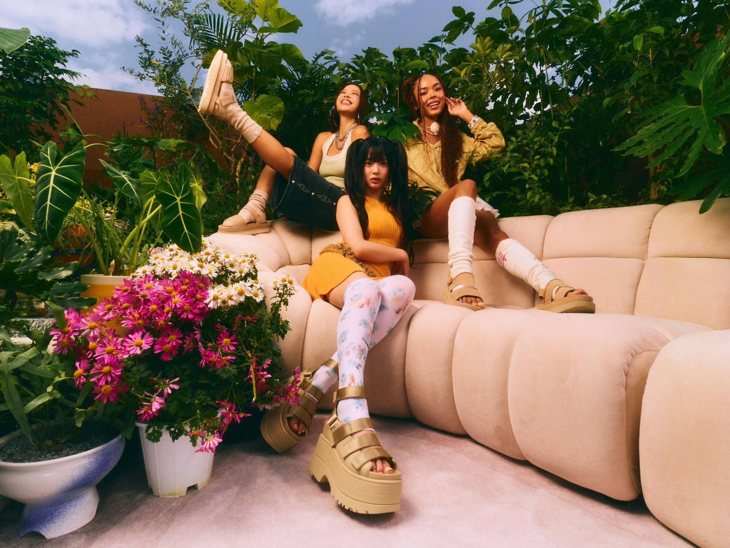 250313-hanni-for-ugg-ss25-campaign-big-spring-energy-in-v0-kkj35ze8reoe1.jpg