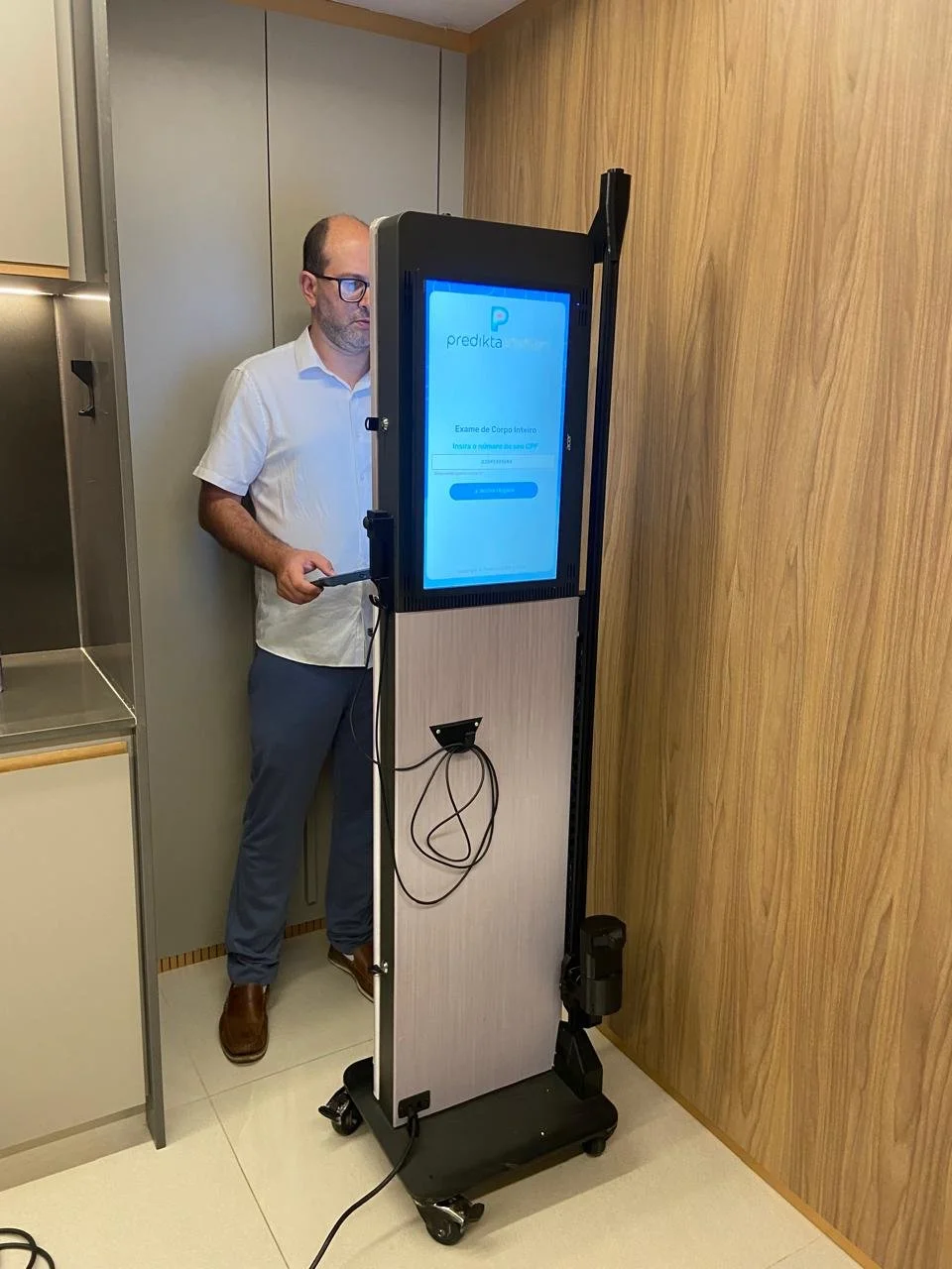 Predikta Station instalada em ambiente clínico