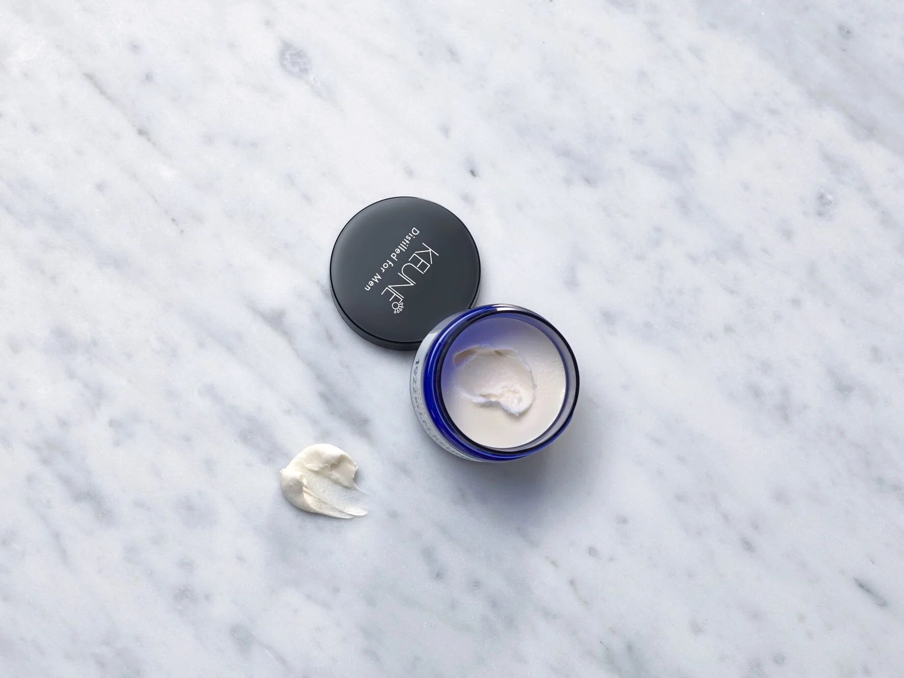 Keune-1922-Lifestyle-Image-Matte-Measure-Open-Jar-on-Marble-Smudge-medium-min.jpg