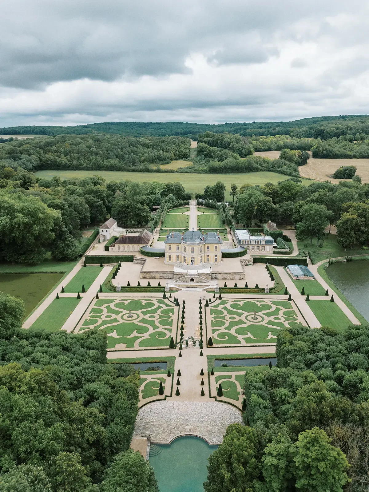wedding-chateau-de-villette-4.webp
