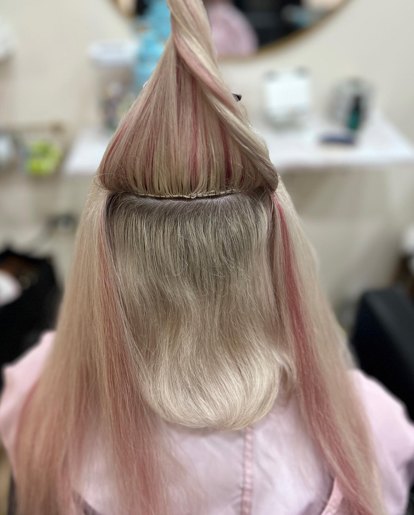 Perfectly pink 🌸

✨2 rows @invisiblebeadextensions with custom colored pink pastel weft!

#flexibleweft #braidlesssewin #hiddenbead #extensions #hairextension #machineweft #handtiedweft
 #friscosalon #friscohairsalon #friscoextensions #friscoextensi