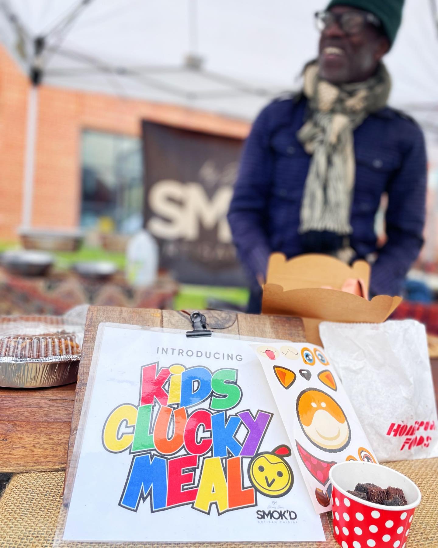 Debuting at the @beaconfarmersmarket ❤️ happy little lunches for the little ones. Savory meats, mac + cheese, a cookie, stickers. Check &lsquo;em out @smokdchicken 

Every Sunday. 10-2. @beaconfarmersmarket Voted BEST FARMERS&rsquo; MARKET by @hudson