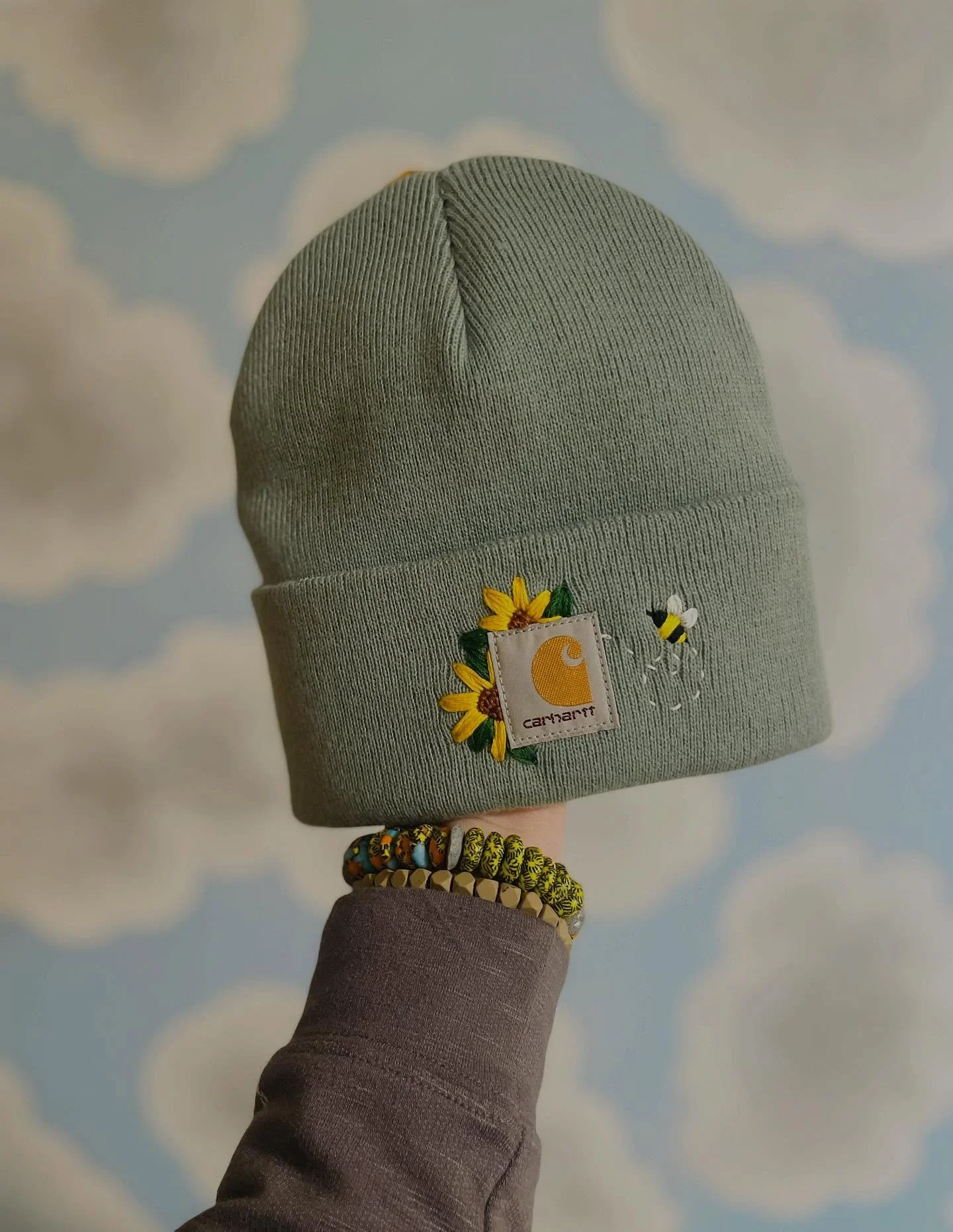 Hey kids&mdash;want to make your @carhartt one-of-a-kind? 🎉 Join us this Sunday at the @beaconfarmersmarket with the amazing Keri from @retrowaves_ny 🌺 She can stitch gorgeous embroidery onto almost anything. ✨ And don&rsquo;t miss your chance to B