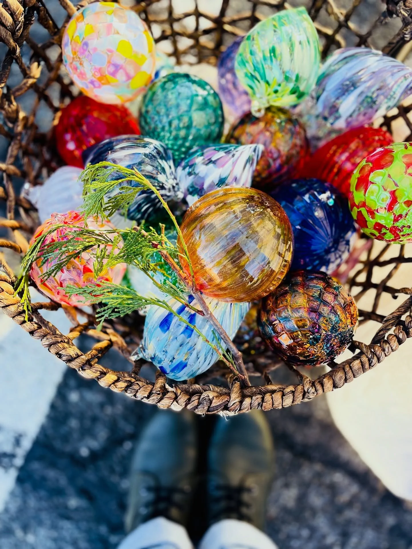 Glass ornaments by a favorite market shopper-come-vendor @kathleenandersenart 🎄🎅 

Ornaments. Cards. Stocking stuffers. Host gifts. Teacher thank-yous. Big gifts. Little luxuries. Edible treats. Cozy things. Things you didn&rsquo;t know you needed 
