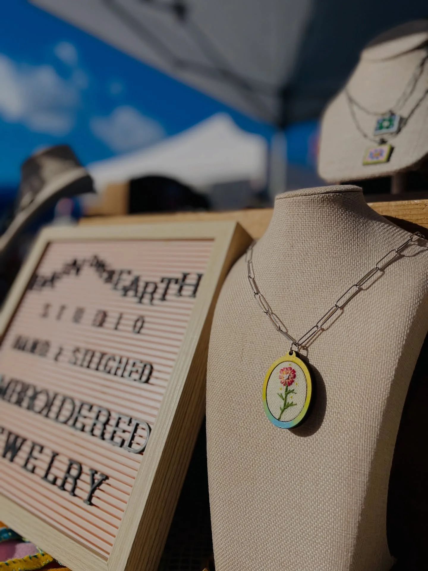 Opened.
Loved.
Used already.
That&rsquo;s our favorite kind of gift.
We hope something special made its way into your home.✨💝 

🌹🥩🥕🥃🥖🍯🌽🧀🥬🥦🫐💍🍚🍦🍫🍩☕️

@beaconfarmersmarket is every Sunday. 10-2.

Voted BEST FARMERS&rsquo; MARKET by @hud