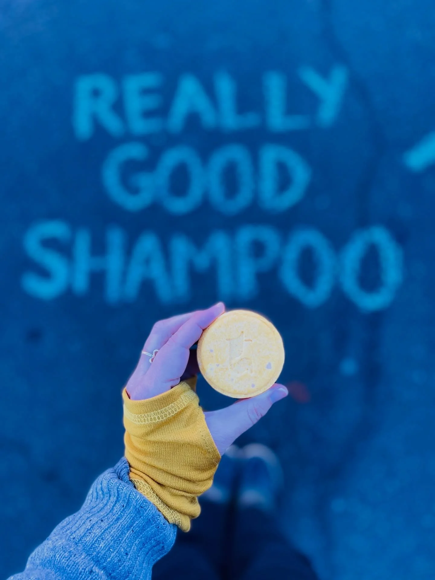 ✨ Clean Hair, Kind to the Planet ✨ If you&rsquo;ve been curious about switching up your hair care routine, you&rsquo;ve got to check out @tende.beauty plant-based shampoo and conditioner bars 🌿 &mdash; handcrafted with pure botanicals and zero exces