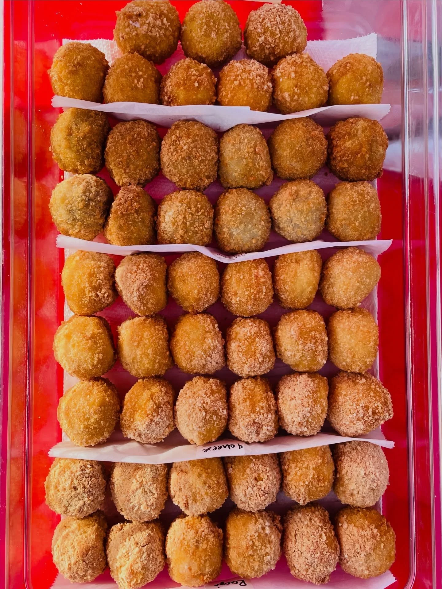 Golden. Crisp.
Crackly on the outside.
Creamy risotto inside.

And the pesto? Our all-time favorite. Bright basil, fresh mozzarella, that perfect salty-herby hit in every bite.

Mini Pesto Risotto Balls.
Small. Mighty. Completely irresistible.

Find 