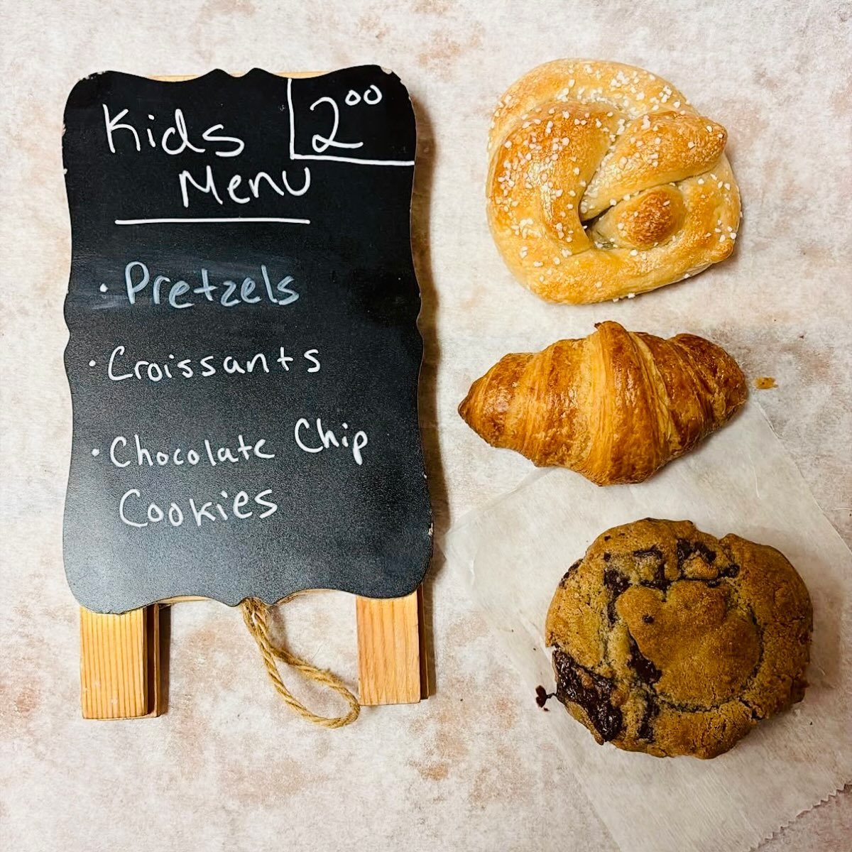 Good morning, Beacon! ☀️🥨🥐🍪 Little treats for little shoppers! Stop by the manager&rsquo;s tent for Teeny Greenies! 

🌧️ Rain or shine!
📍 223 Main Street, Beacon
⏰ TODAY, 10&ndash;2