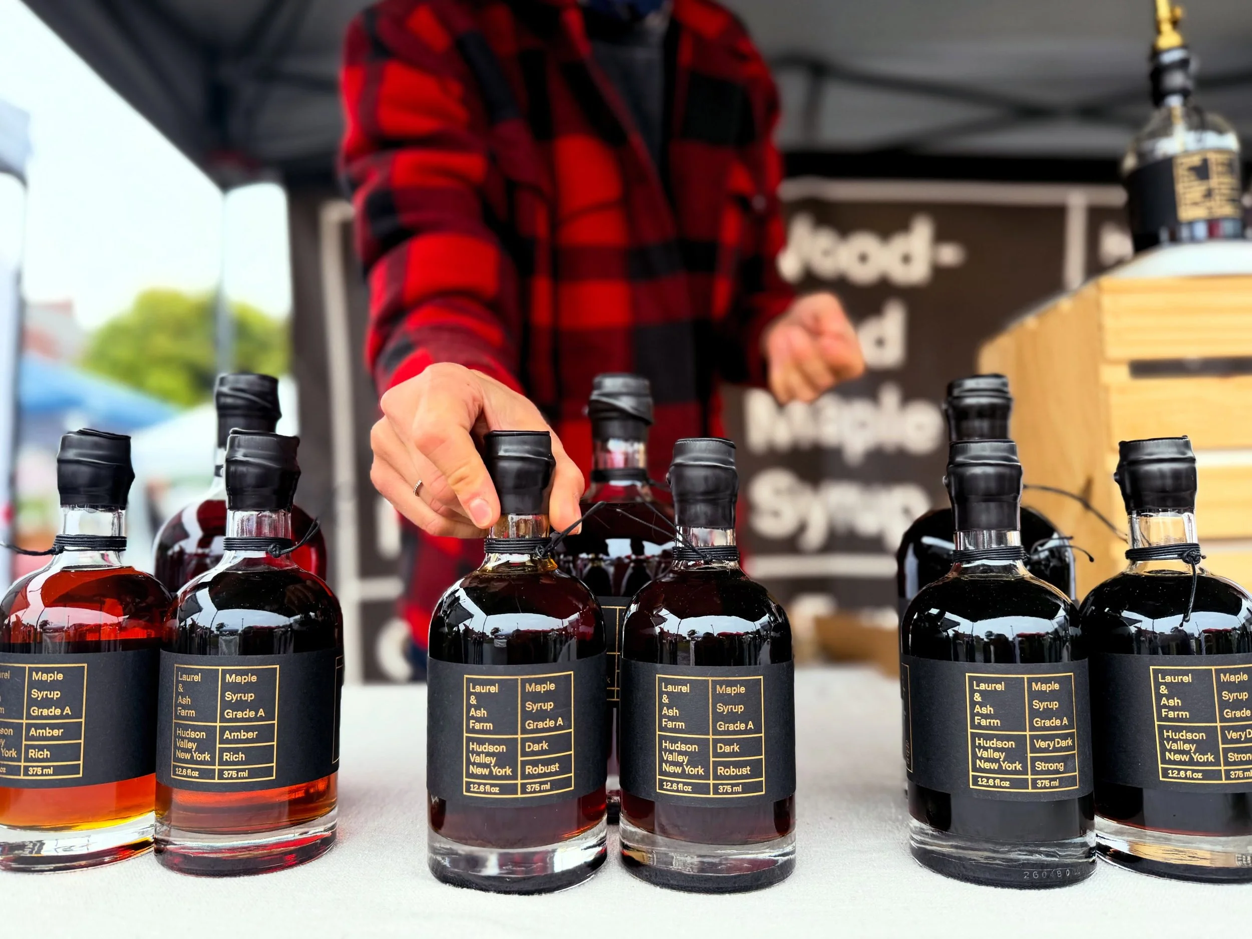 🍁 Amber. Dark. Very dark. Maple syrup has RANGE! 🤩

@laurelandashfarm brings deliciously different maple moods to the market. And that&rsquo;s one of our favorite things about shopping directly from the people who make our food. You don&rsquo;t jus