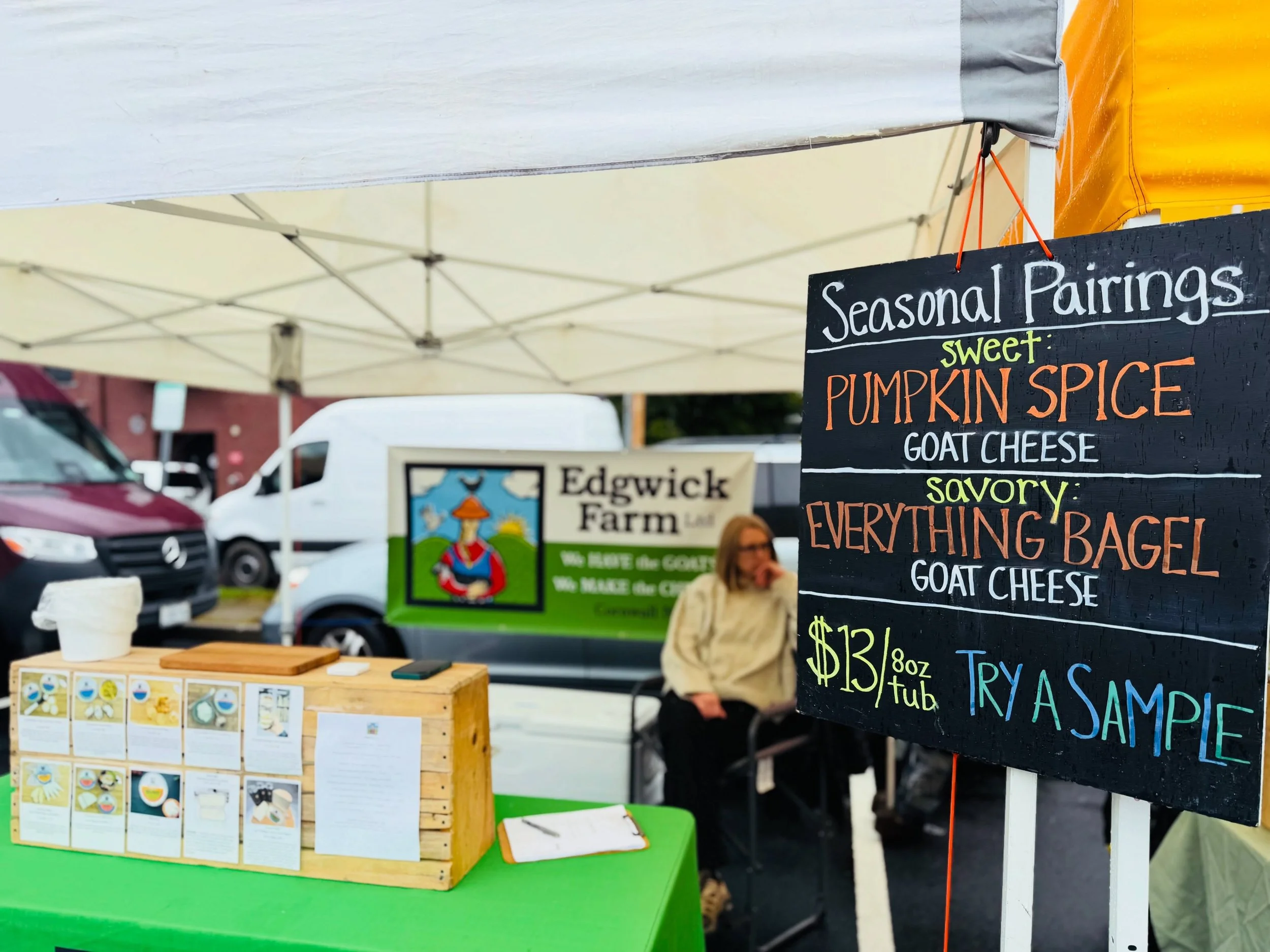 Long before pumpkin spice became a team sport, farmers were celebrating the seasons. 🎃🍂🐐

And we&rsquo;re over here cheering on @edgwickfarm seasonal goat cheese creations!

Sweet PUMPKIN SPICE and savory EVERYTHING BAGEL. Two delicious ways to sh