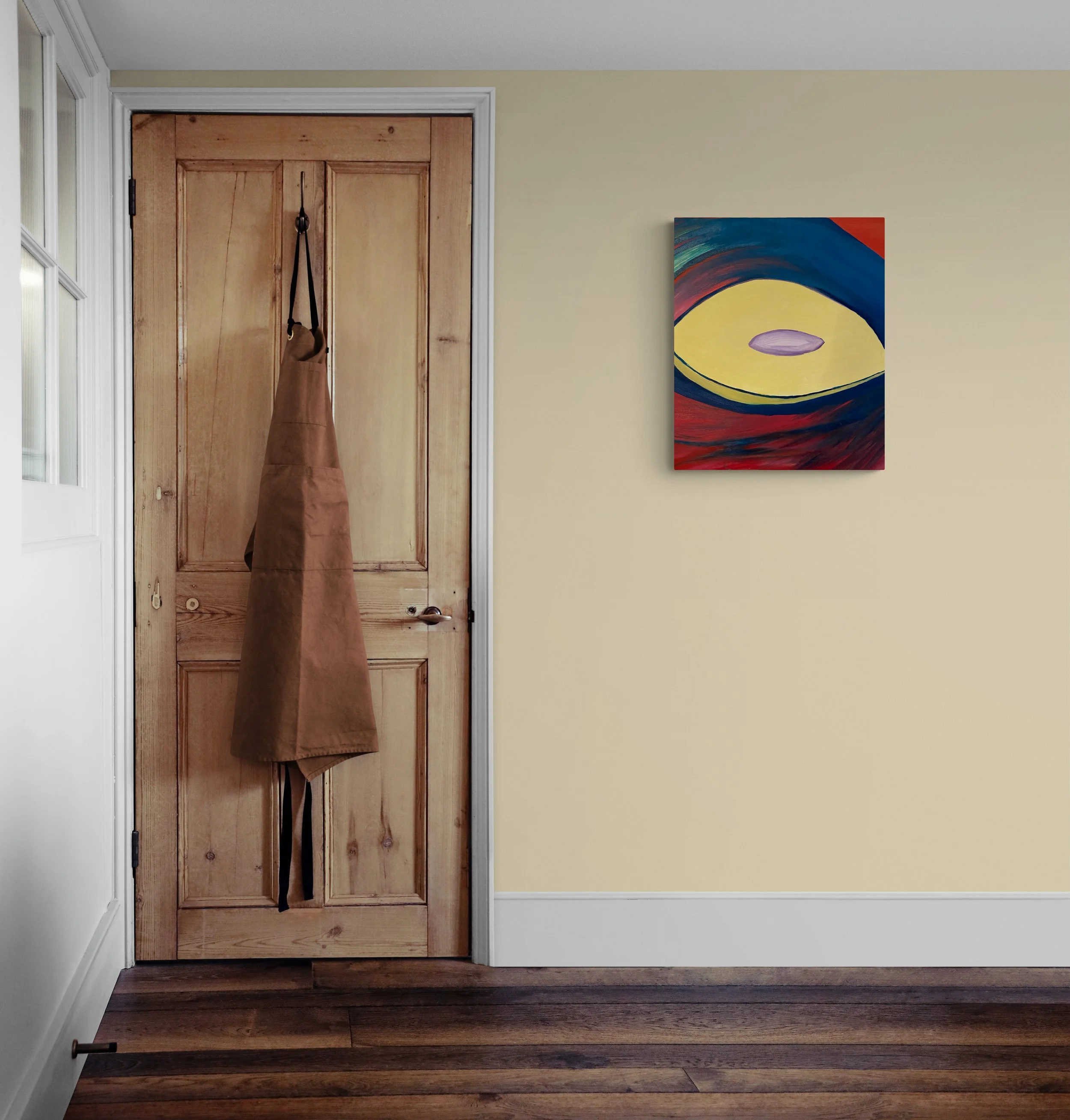 Traditional_Interior_hallway_with_door.jpg