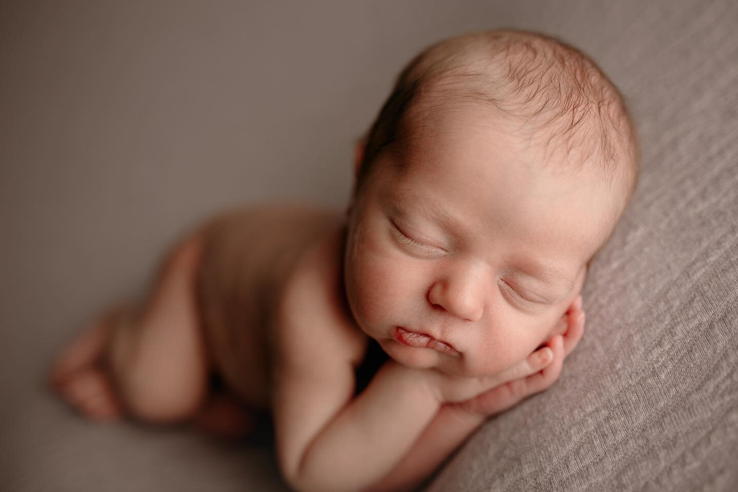 This crazy wind and rain is making the idea of a toasty newborn session sound necessary right now!