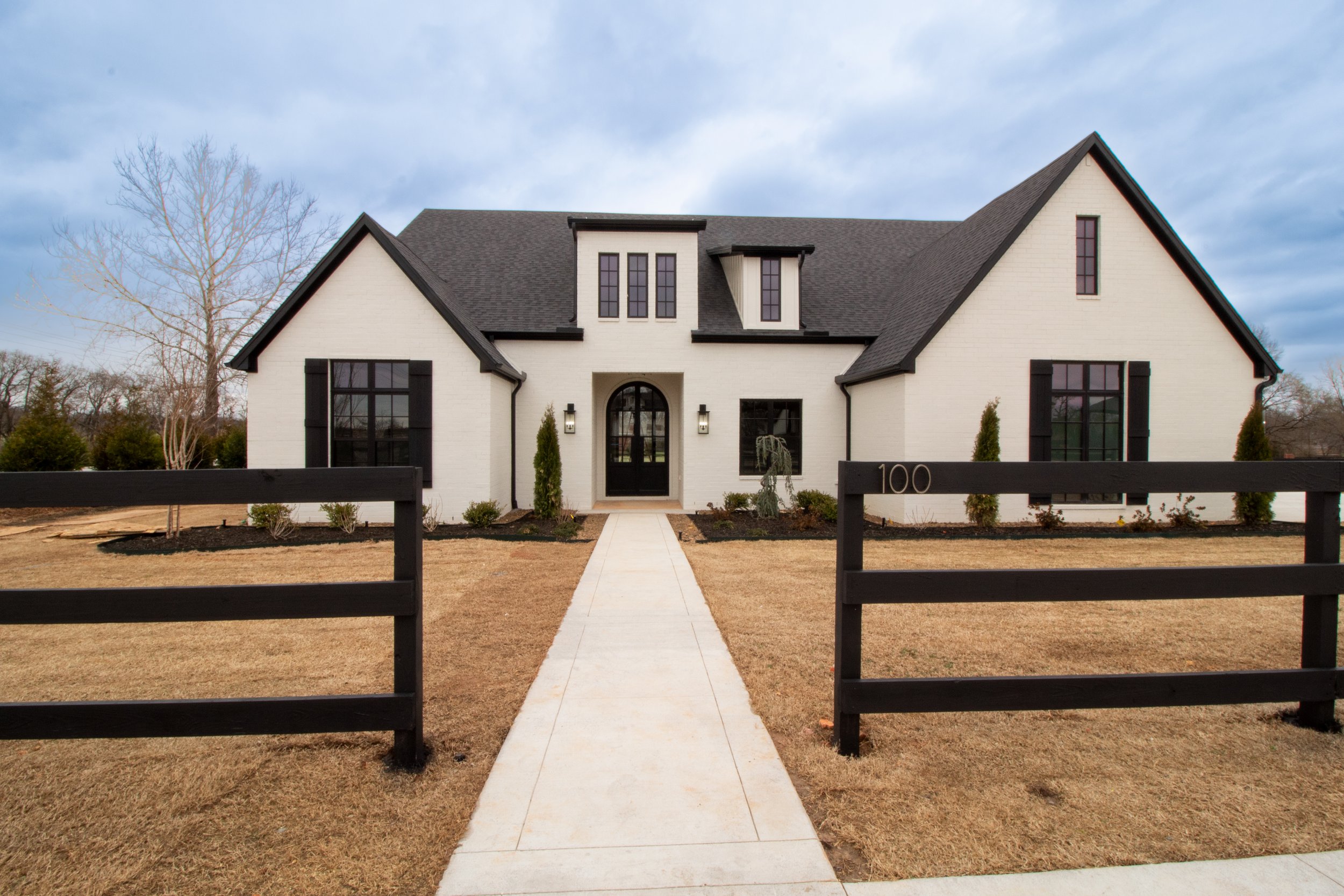 AVERIE ESTATES: EXTERIOR