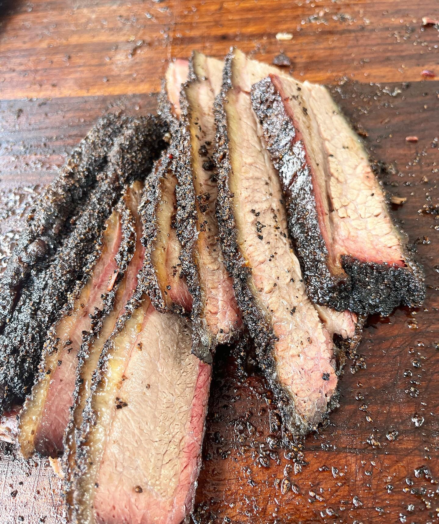 SMOKIN&rsquo; SUNDRIES BBQ MAY 7
11 AM
Out on the Kinship sidewalk
.
Prime @chatelfarms briskets comin&rsquo; atcha VAHI rain or shine! 
.
Remember to throw a few dollars into the @georgiaorganics fund to support our local farmers!