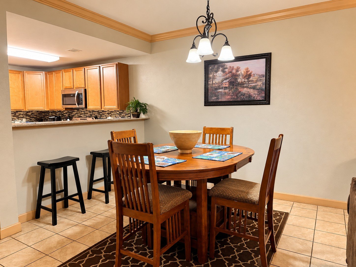 Dining 1.jpg