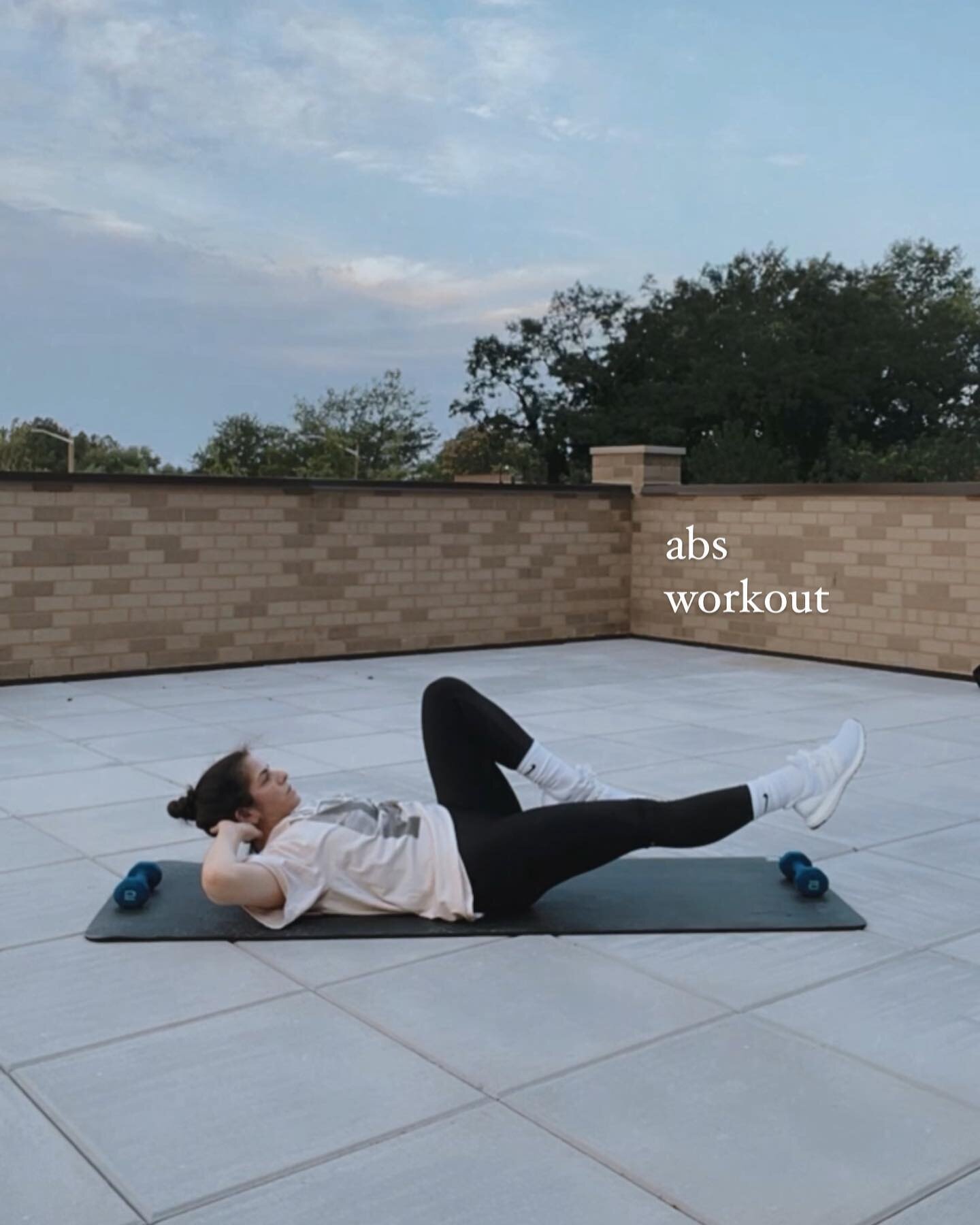 Abs workout💦
I love squeezing an abs workout in the middle of the week. Working out in the heat gets you dripping like woah!🌊

My Beach Body program includes all of my summer workouts! Grab yourself a copy ASAP!🍦Link in my bio!⚡️

Like &amp; Save 