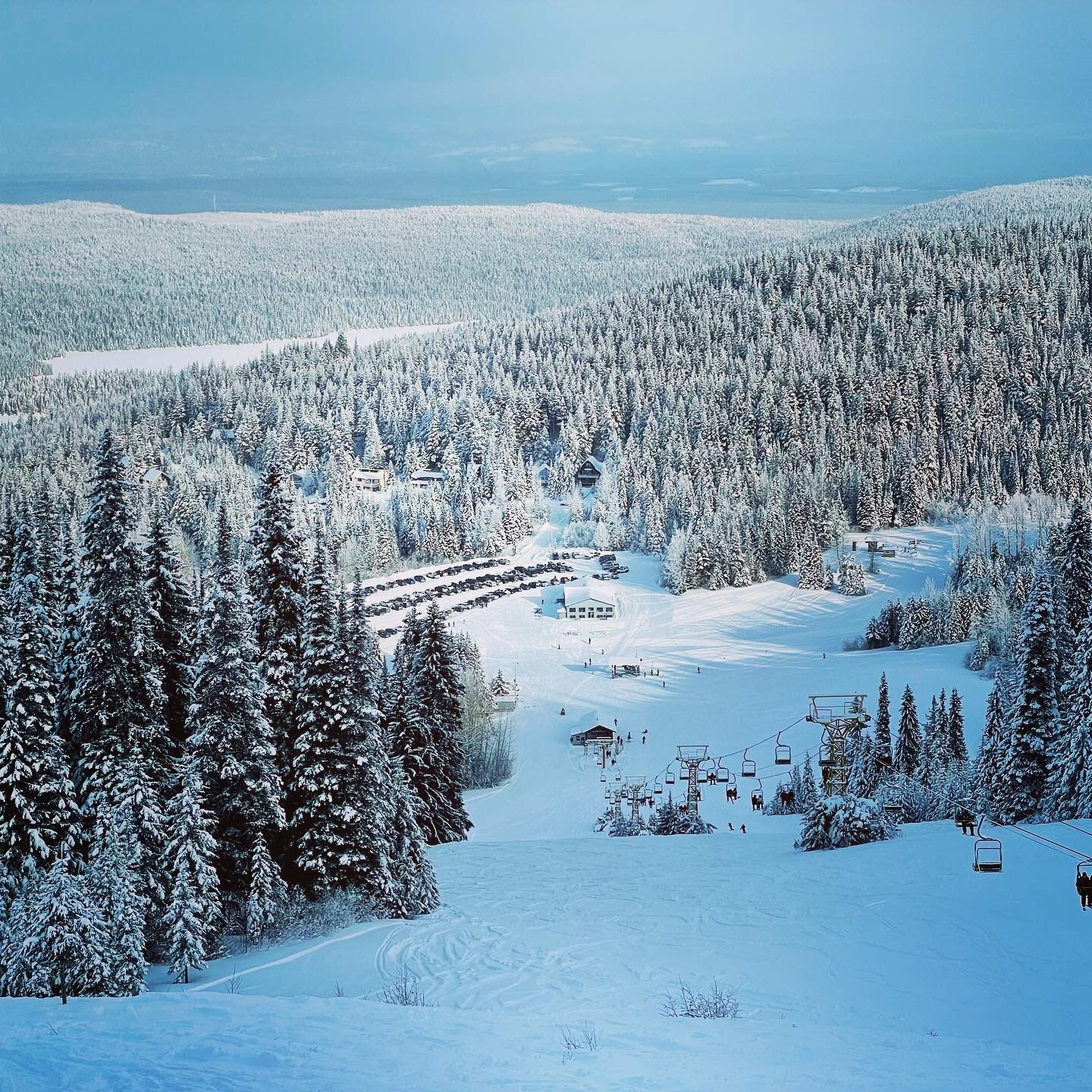 Cold and beautiful day at Purden Ski Hill. #purdenskivillage #purdenskihill #downhillskiing #bergmankids