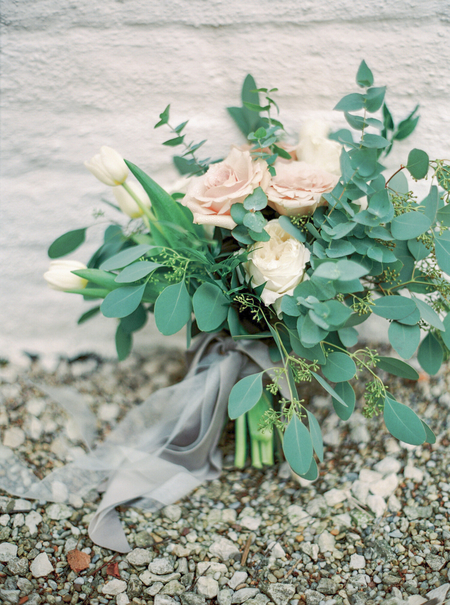 Scheunenhochzeit Gut Sedlbrunn Blush Rosé Blumen Eukalyptus Kerrin Wiesener Katja Scherle (7).jpg