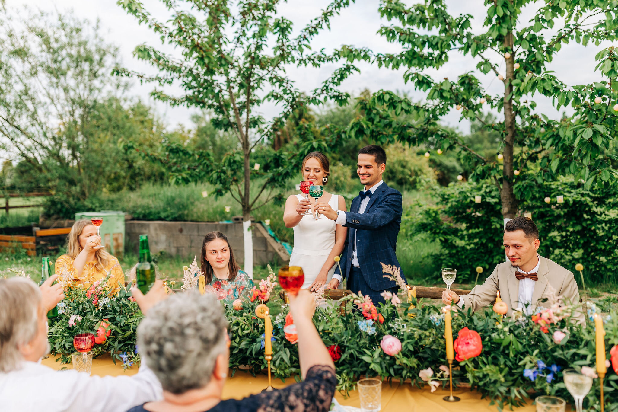 Kerrin Wiesener Feine Feste Microwedding Tiny Wedding Gartenhochzeit Bunt Vanessa und Fabién Liebe in Corona Foto Kirill Peters (81).jpg