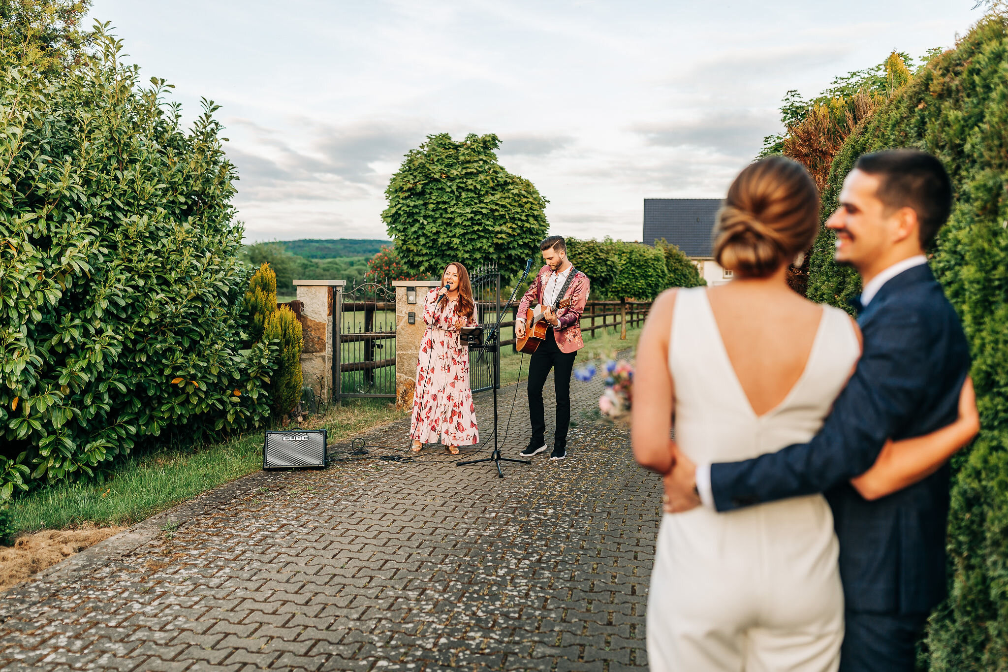 Kerrin Wiesener Feine Feste Microwedding Tiny Wedding Gartenhochzeit Bunt Vanessa und Fabién Liebe in Corona Foto Kirill Peters (82).jpg