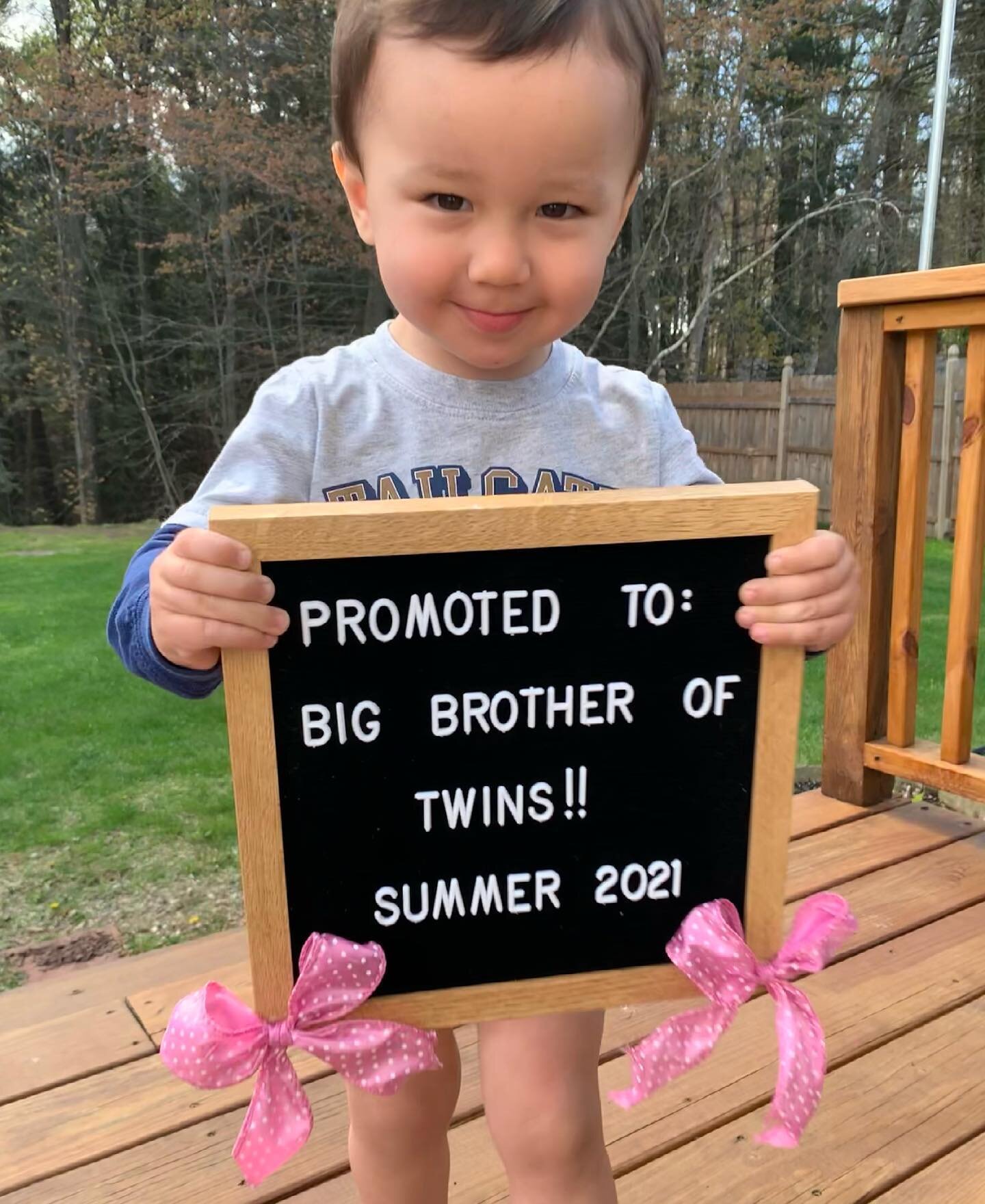 We have some exciting news! 🎉Jackson&rsquo;s going to be a big brother...to identical TWIN GIRLS! 🎀🎀

 #bigbrother #momotwins #monomonotwins