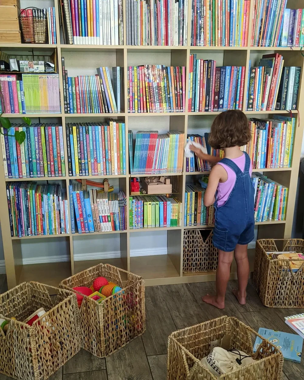 Nelly must have felt the energy of our new routine this week. She asked to dust the book shelves. Usually she's pulling books out by the armful to sit and 'read'. It kept her busy while finishing up lessons with the older ones 🙌

Totally bottling up
