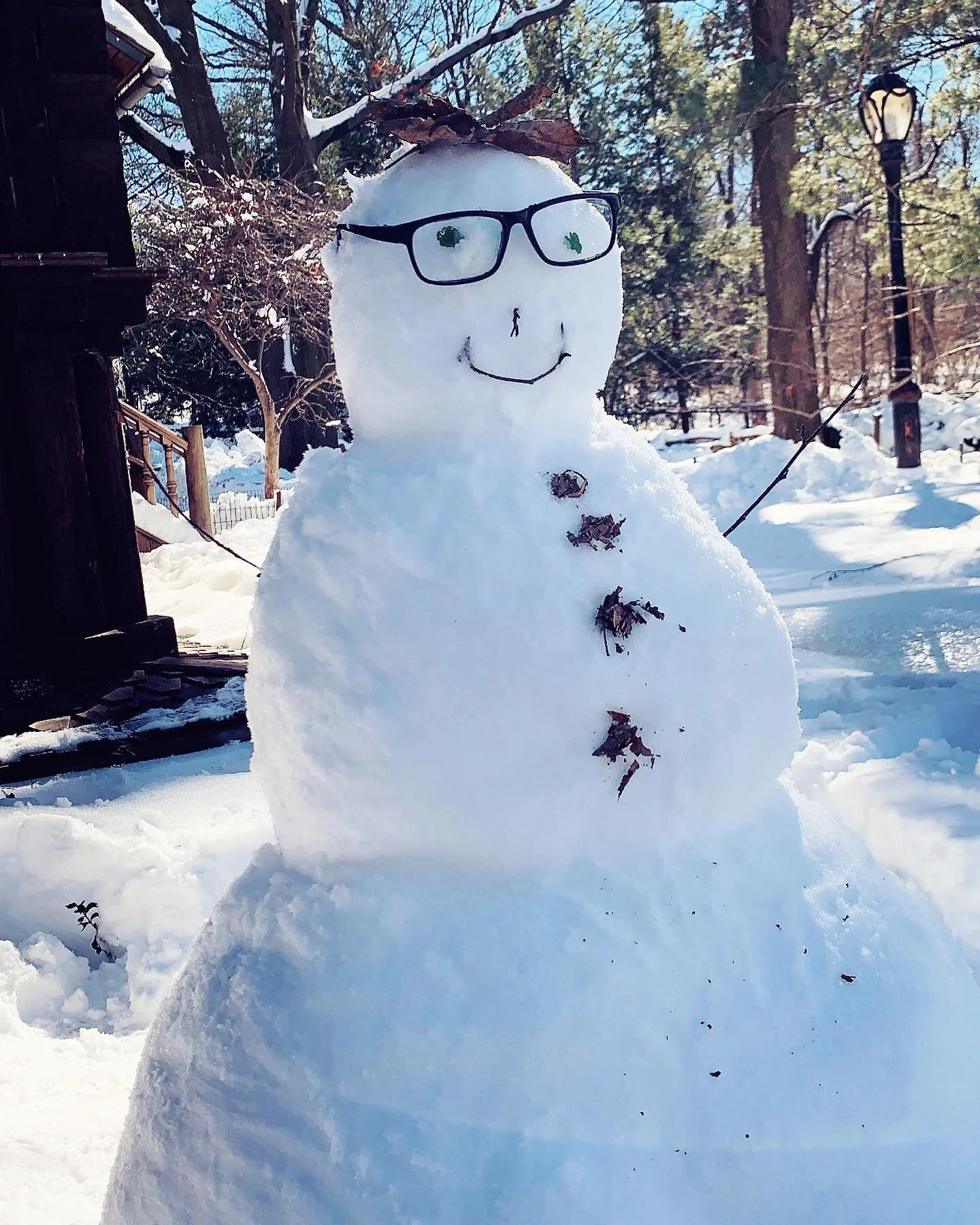 Meet our new hipster snowman friend: Toblu Kiro Kolev Choudhury ☃️👋🏾 He likes iced matcha lattes and ironic selfies. There&rsquo;s also a quarantine belly situation going that he&rsquo;s learning to embrace because who doesn&rsquo;t love some curve