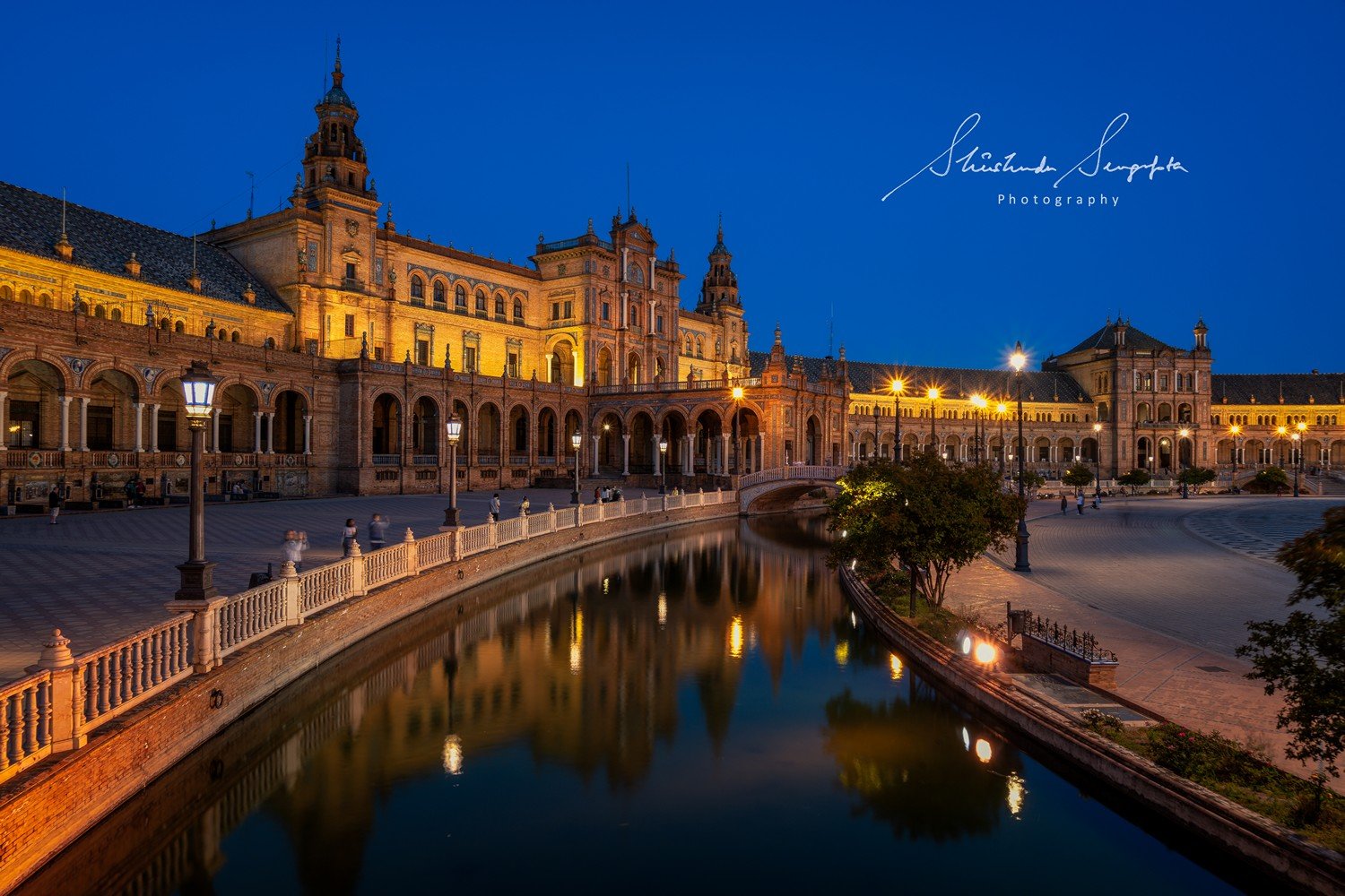 seville spain featuring historic old town barrio de santa cruz royal alcazar palace cathedral and plaza espana