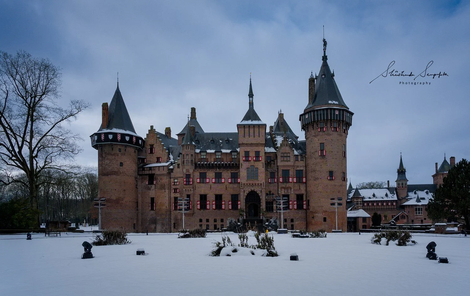 winter snow photography at kasteel de haar in utrecht netherlands shot during sunrise