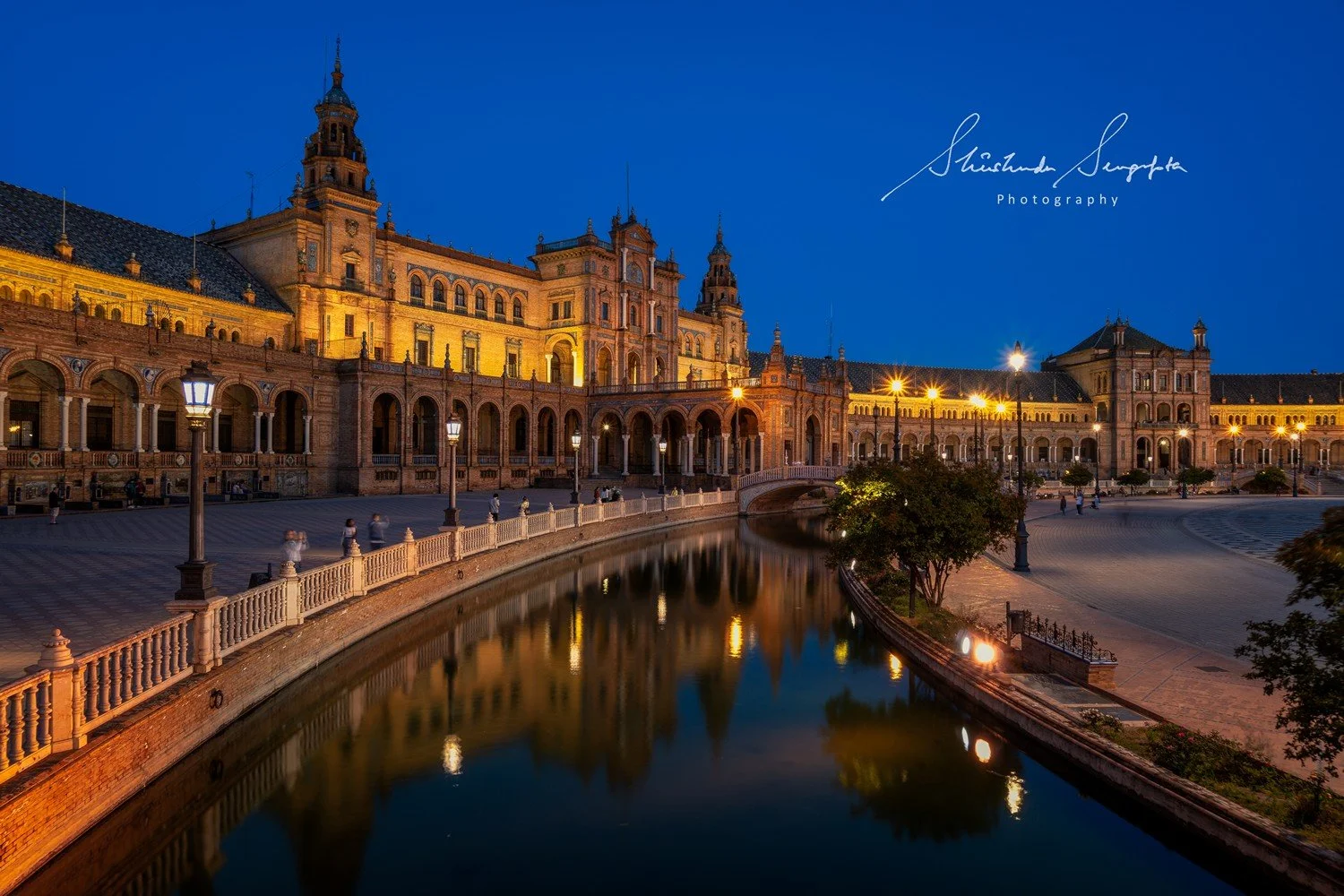 seville spain featuring historic old town barrio de santa cruz royal alcazar palace cathedral and plaza espana