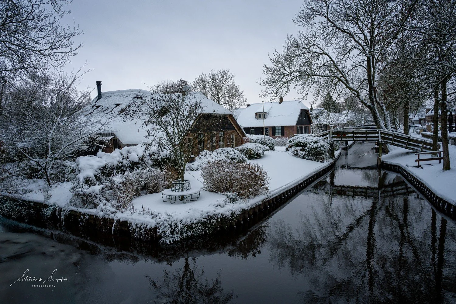 winter snow in giethoorn venice of the north village without roads showcasing thatched houses and canals netherlands
