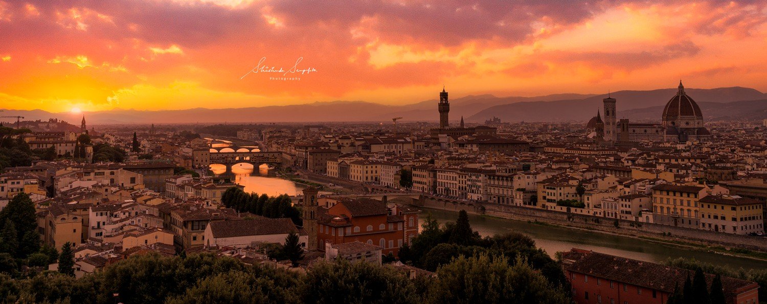 florence skyline sunset with duomo ponte vecchio bridge on arno river boboli gardens from piazzale michelangelo square in florence tuscany italy shot during golden hour in summer