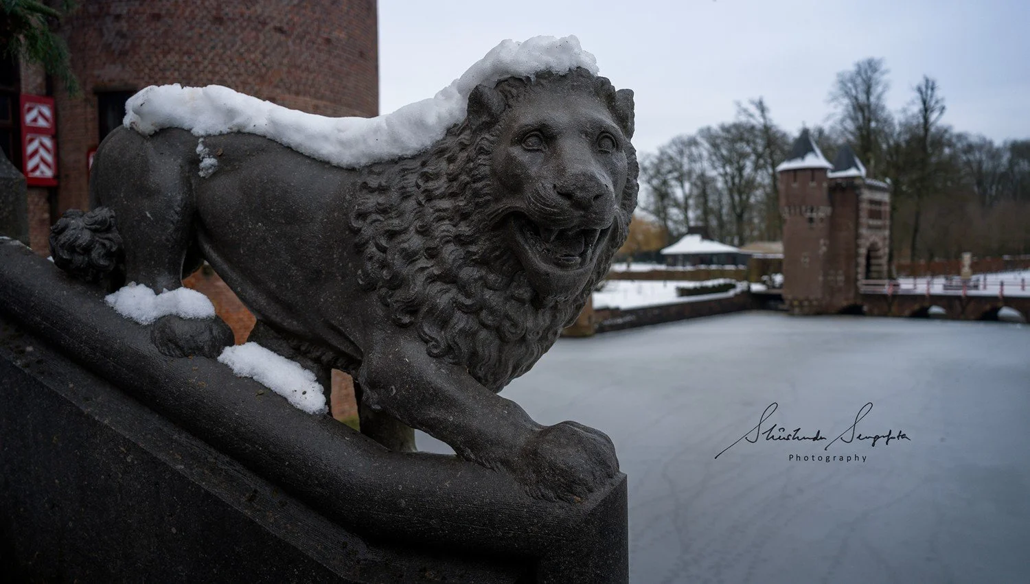 winter snow photography at kasteel de haar in utrecht netherlands shot during sunrise