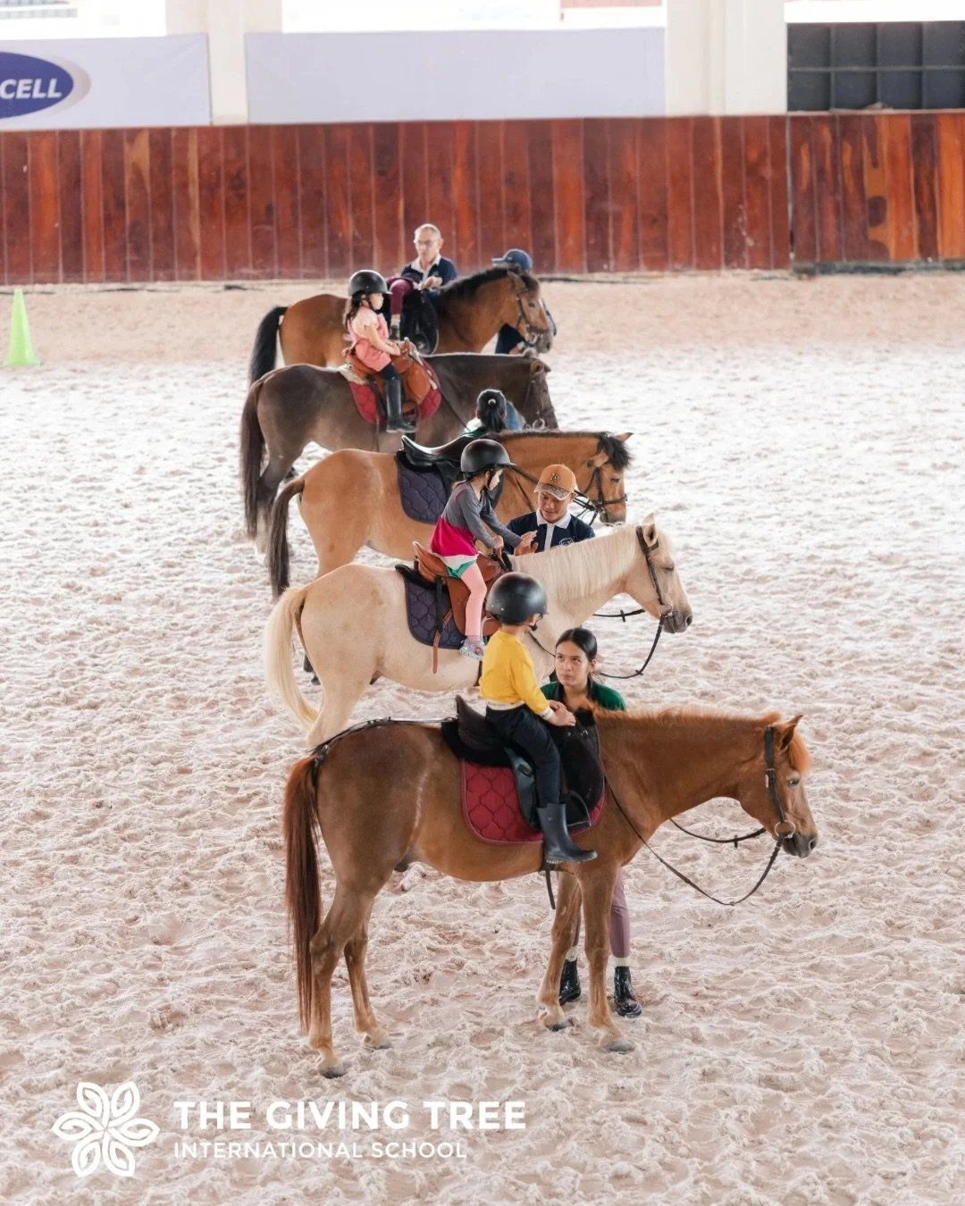 At The Giving Tree School, learning doesn&rsquo;t stop at the classroom door and our trip to @genius_resort proved it!

Our young learners got hands-on experience discovering how horses live, communicate, learn, and respond to gentle care.
Asking que
