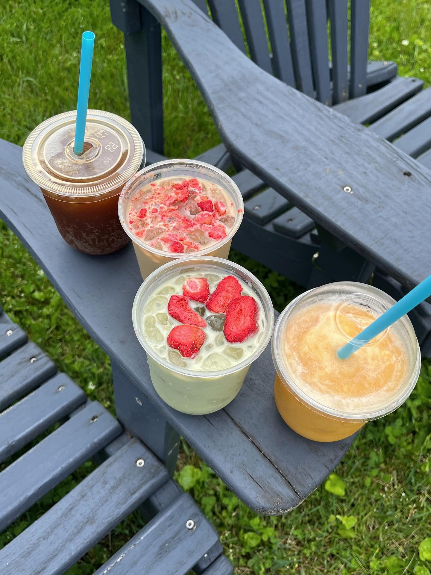 JUNE DRINKS 🍊🍓🍵 our newest creations are now available! 

STRAWBERRY MILK LATTE 🍓☕️ espresso, strawberry syrup, &amp; your choice of milk

JUNE BUG SMOOTHIE 🍊🍓🍑 frozen peaches, apple juice, strawberry syrup, &amp; citrus syrup 

STRAWBERRY MAT