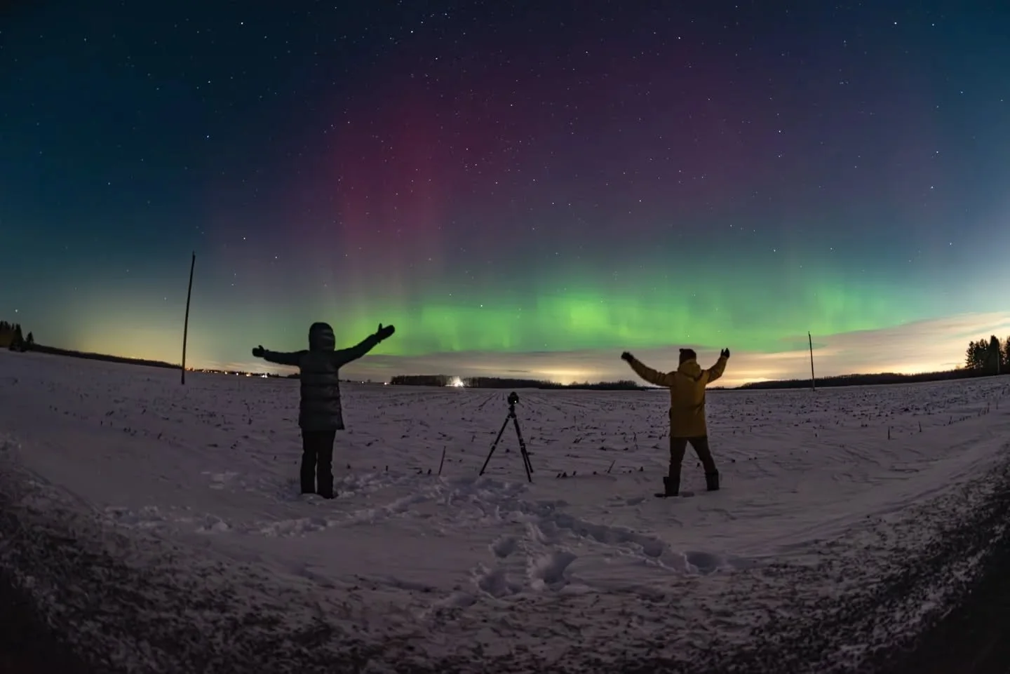 Aurora chase, 1st of 2026 was a success, this time with @gabmorno 

Yesterday we all knew the aurora was going to shine above us, yet I was exhausted after being sick, I decided to skip the chase, but today was different, we decided to skip a movie d