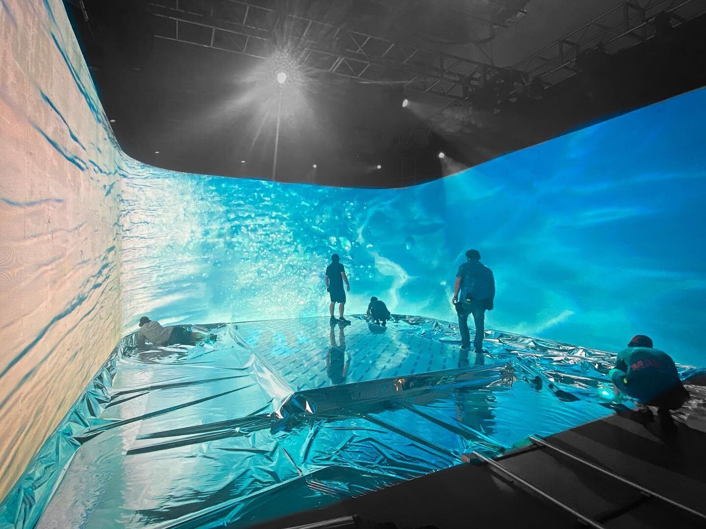 XR Stage got the underwater treatment on a recent shoot. These creative minds brought their ideas to life at XR Stage. Simple yet effective use of our wrap-around LED System. Digital backdrops or full virtual production needs XR Stage has the tools a