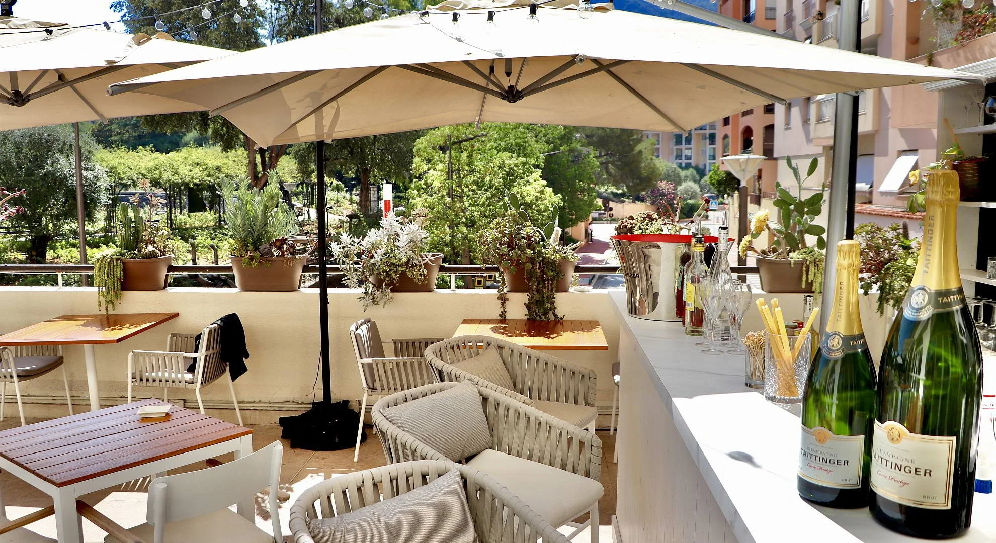 Columbus-Monte-Carlo-Summer-terrace-bar-2-1.jpeg