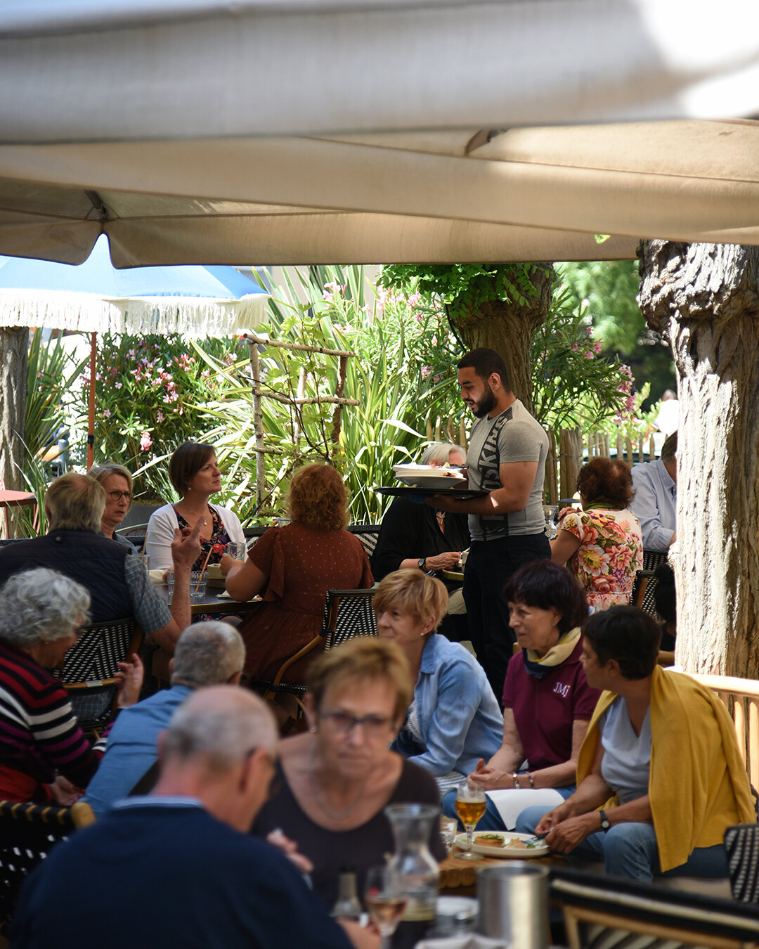 Envie d&rsquo;une place en terrasse ? ⛱

Pas de probl&egrave;me, au Caf&eacute; Bleu nous prenons les r&eacute;servations alors n&rsquo;h&eacute;sitez pas &agrave; nous t&eacute;l&eacute;phoner au 02 37 36 59 60.

📸  @food2vous