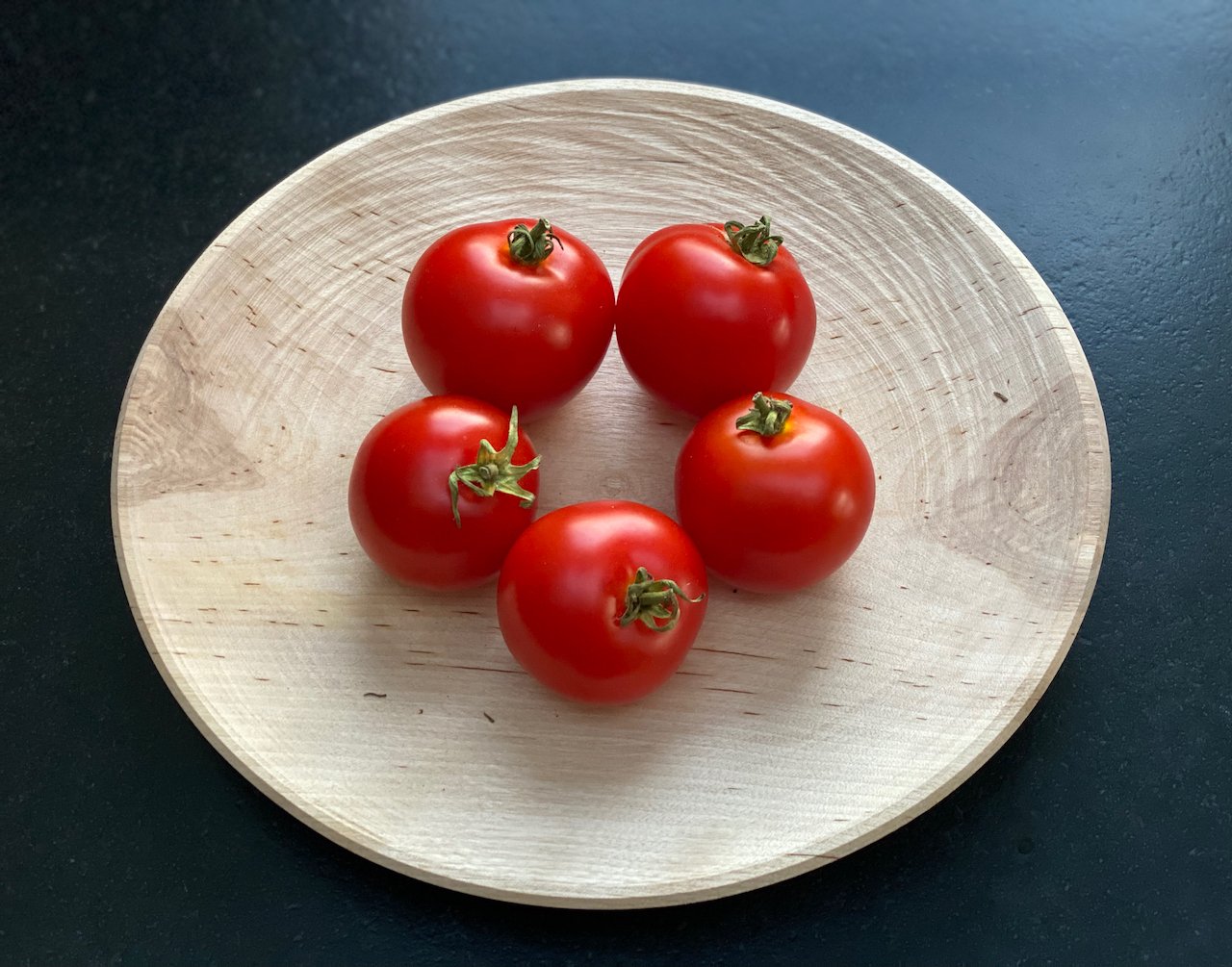 Birch platter with tomatoes