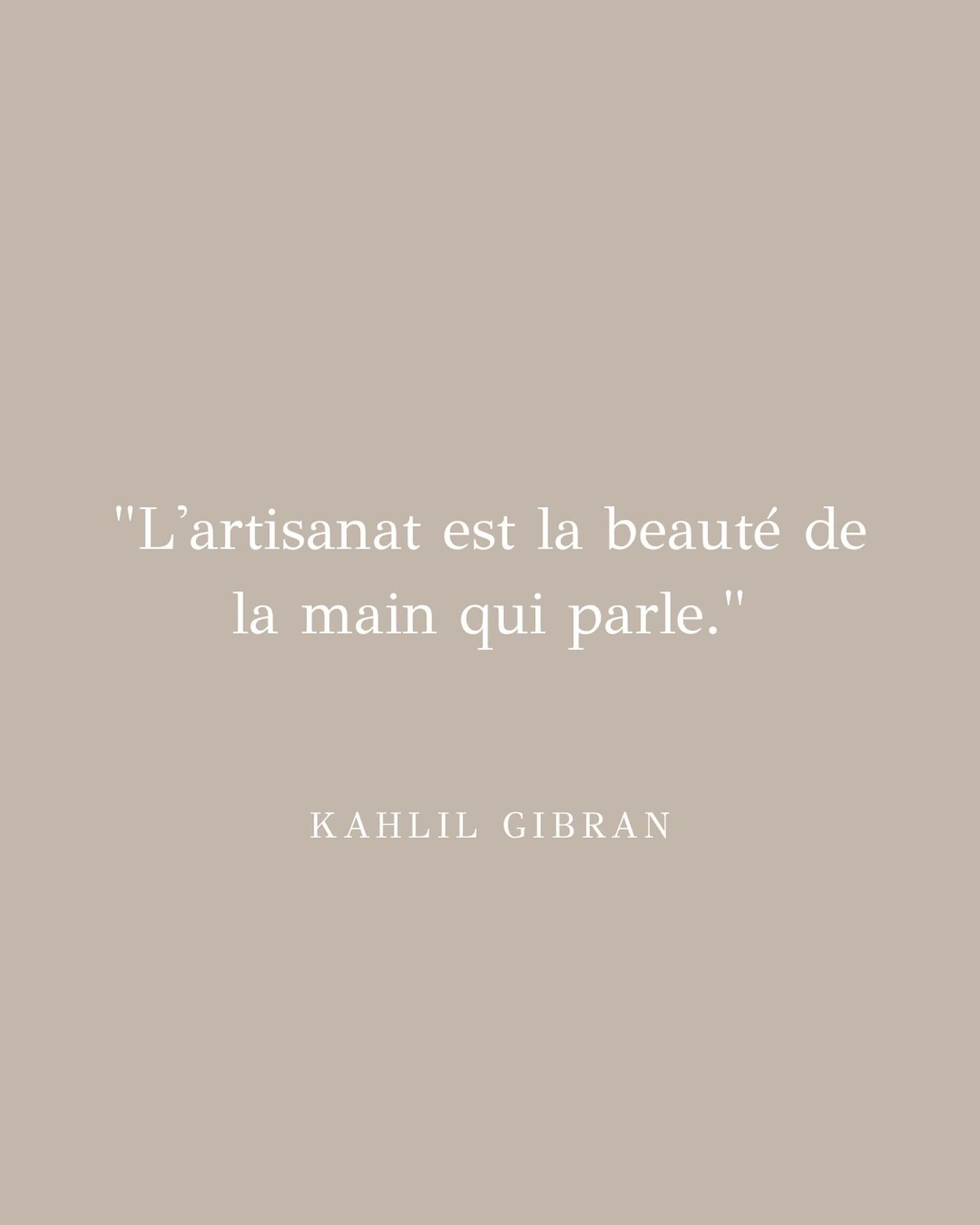 « L’artisanat est la beauté de la main qui parle » disait Kahlil Gibran. 
À la Galerie Virginie Lesage, nous célébrons à la fois cette union sacrée du cœur et de la main et cette mati&