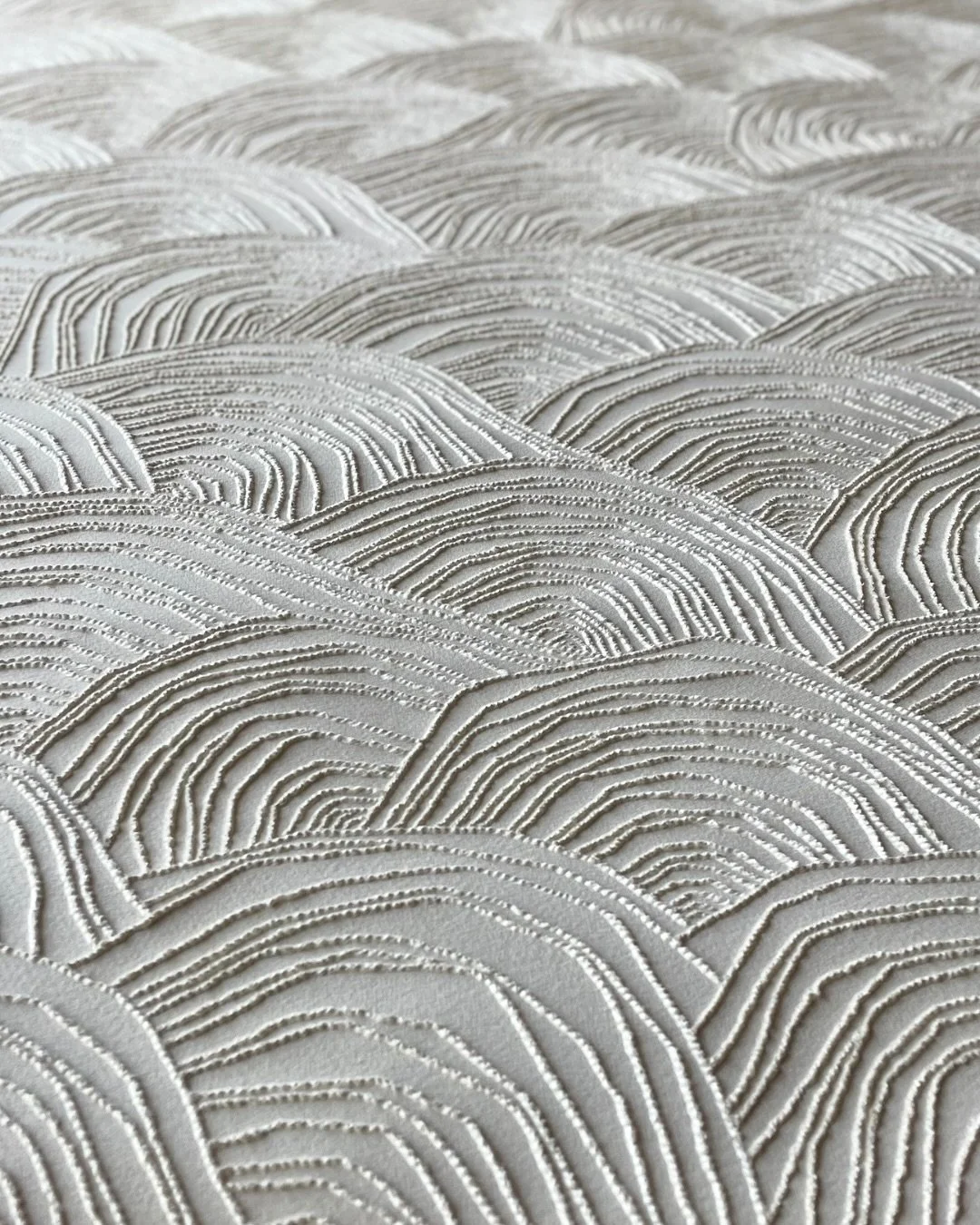 J-3 avant l’exposition personnelle d’Antonin Anzil - Carnet de voyage ✨✨

Regarder une œuvre d’Antonin Anzil, c’est perdre aussitôt ses repères. Face à ses paysages abstraits, ses cartographies imagin